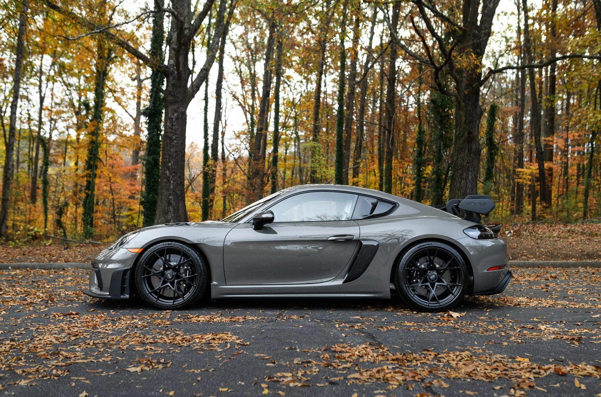 Porsche 718 Cayman GT4 RS in Alex Grey