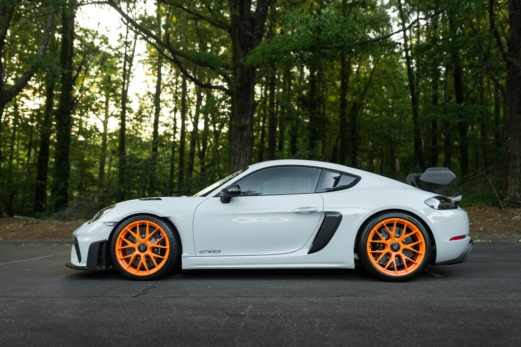 2023 Porsche Cayman GT4 RS in Grigio Campovolo