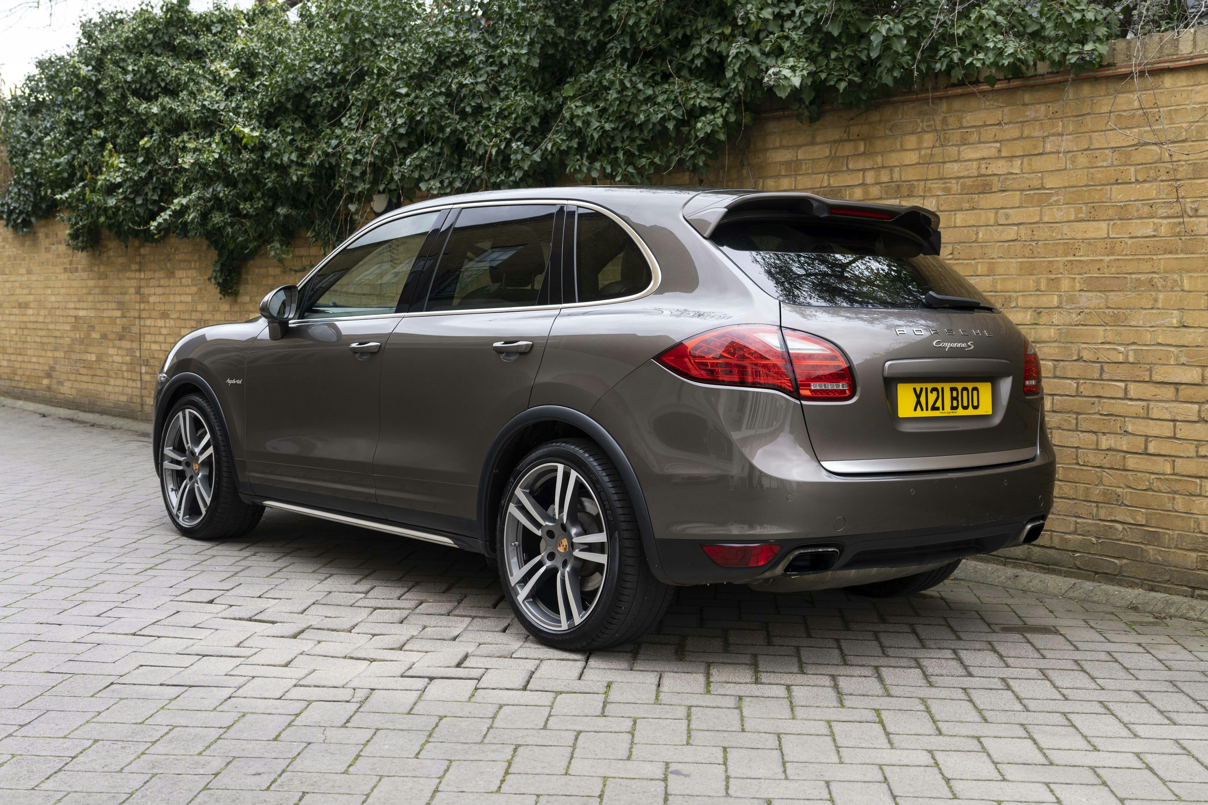 2010 PORSCHE CAYENNE S HYBRID in Umbra Metallic 