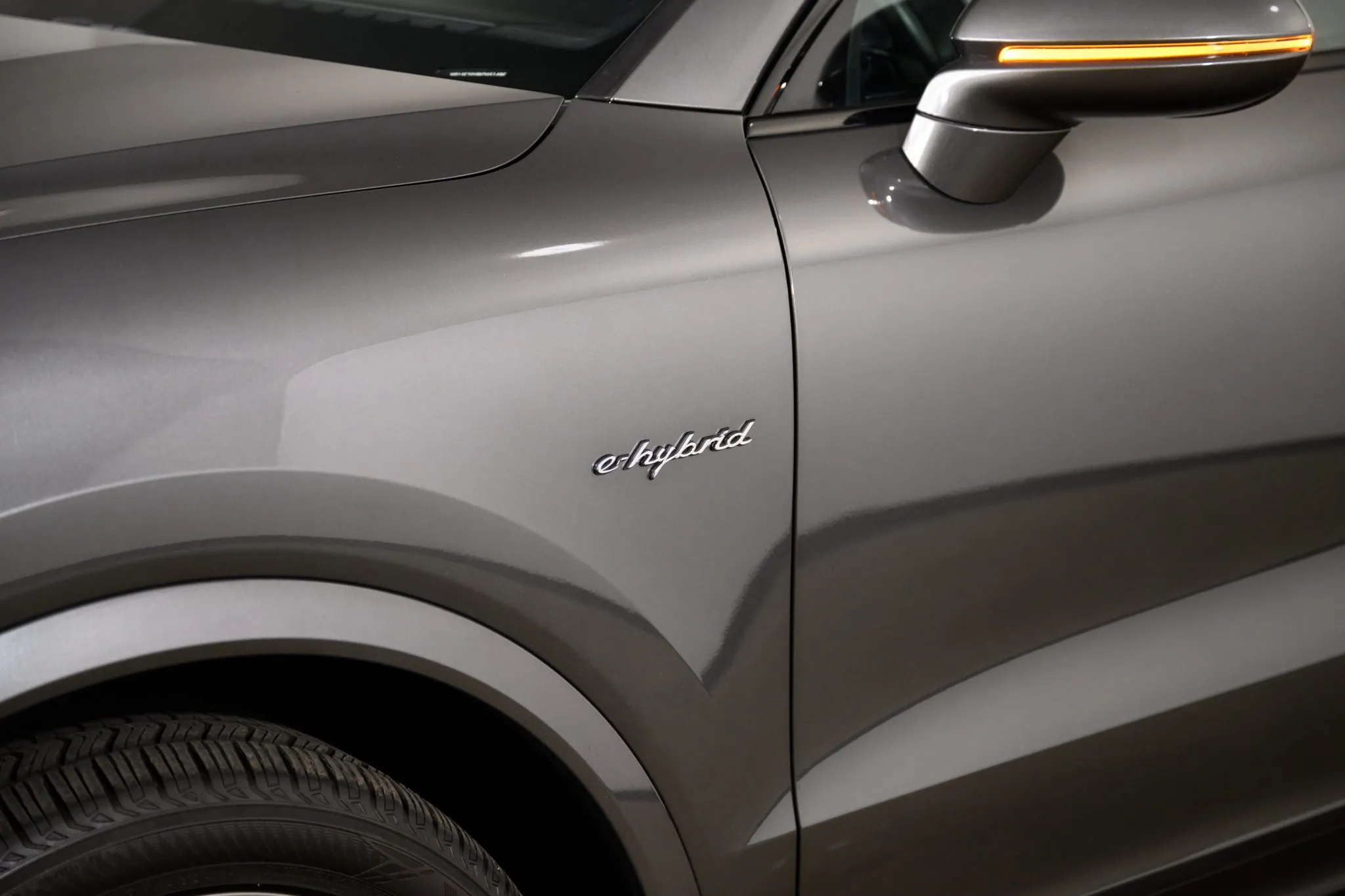 2019 Porsche Cayenne E-Hybrid in Quartzite Grey Metallic