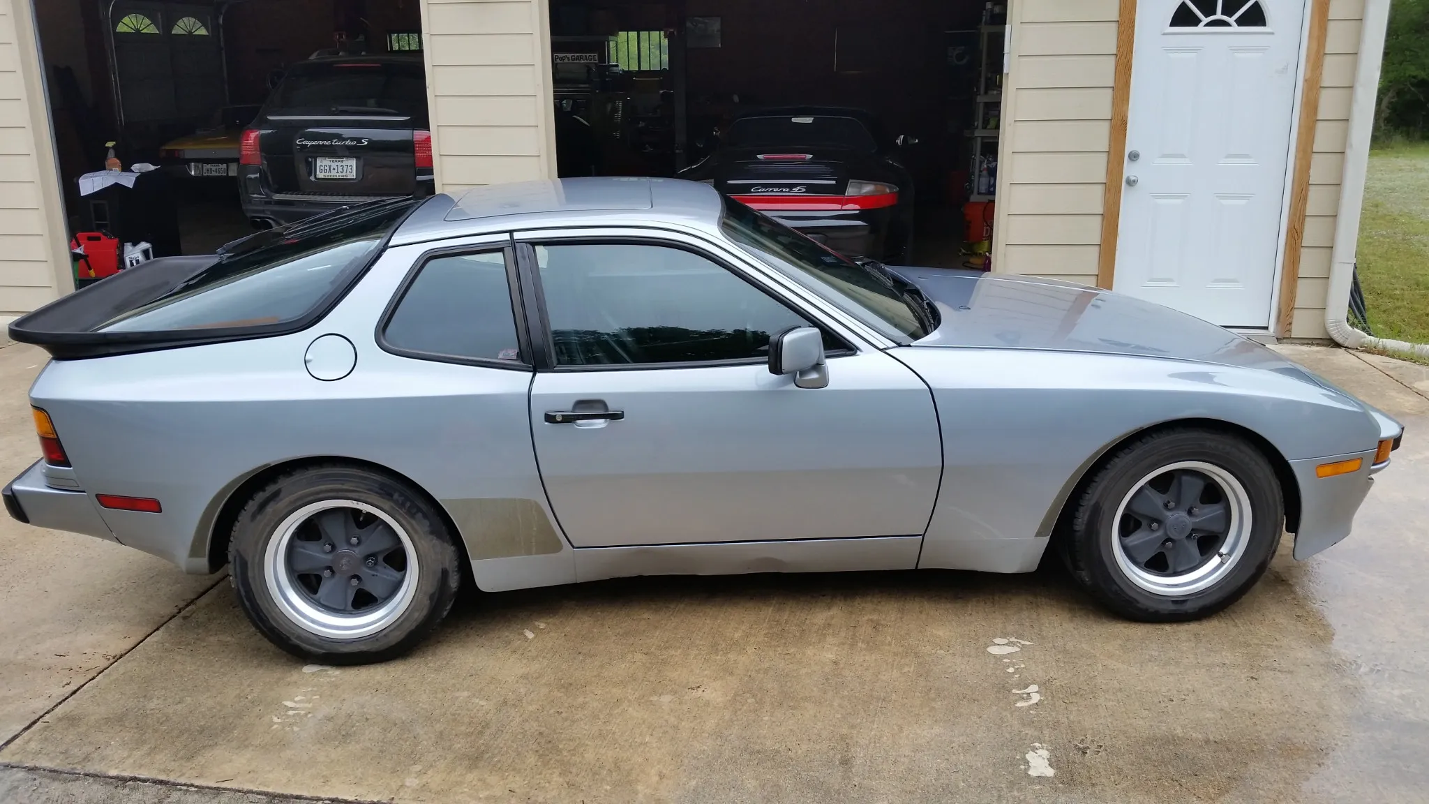 1986 Porsche 944 In Sapphire Metallic