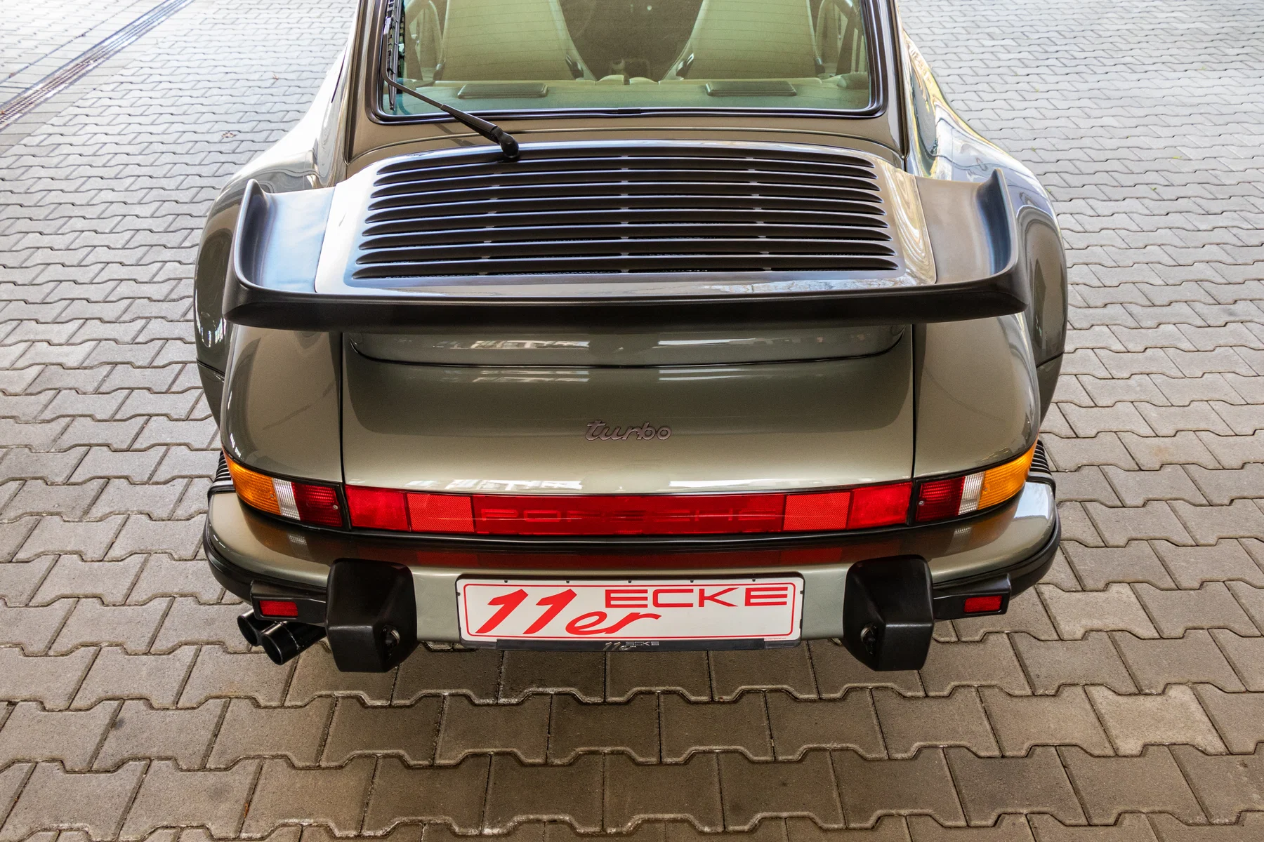 1987 Porsche 911 Turbo 3.3 Coupé in Rock Green Metallic