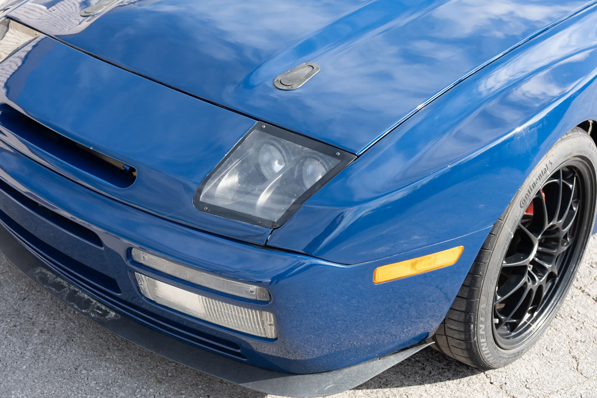 1987 Porsche 944 Turbo in Azurite Blue