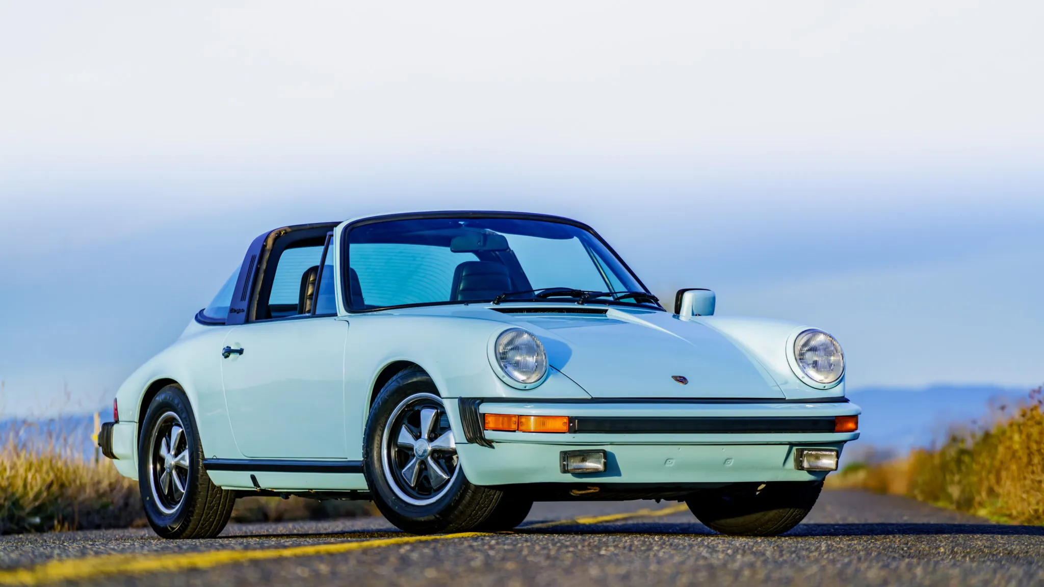 1977 Porsche 911S Targa in Eisblau (Ice Blue)