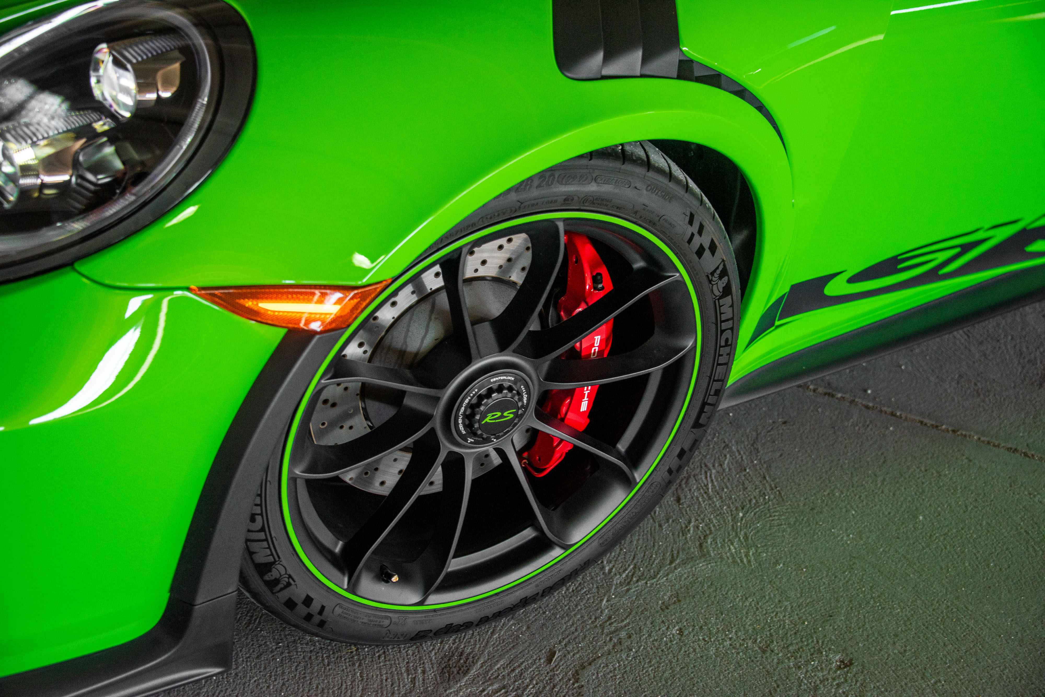 2019 Porsche 911 GT3 RS in Lizard Green