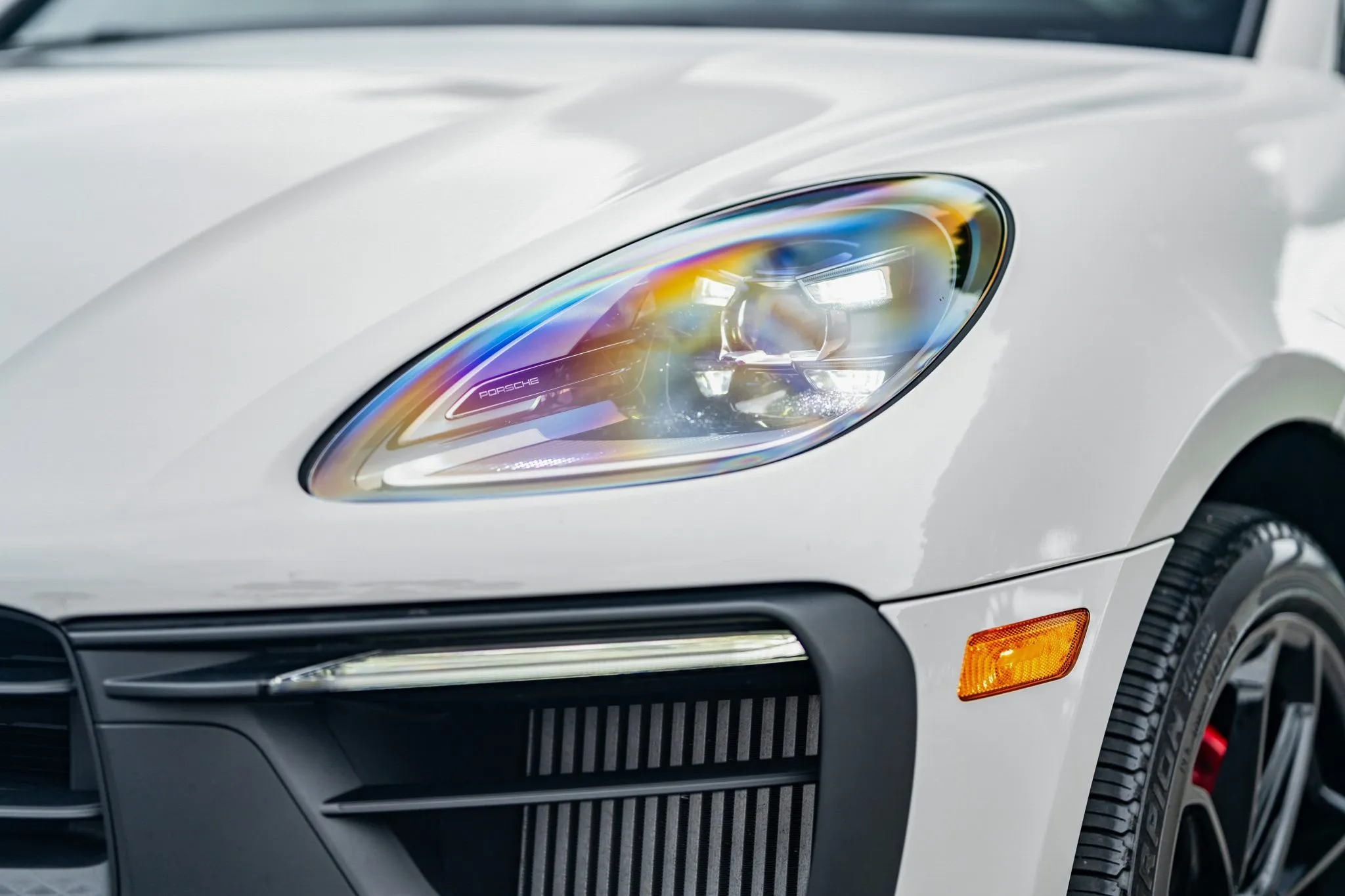 2023 Porsche Macan GTS in Chalk