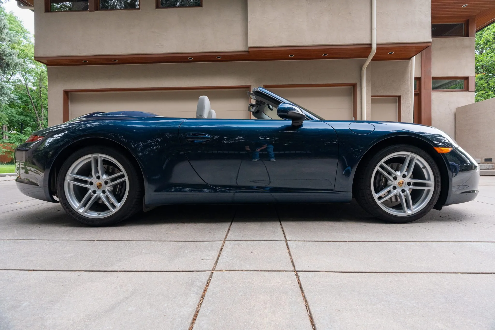 2013 Porsche 911 Carrera Cabriolet in Dark Blue Metallic