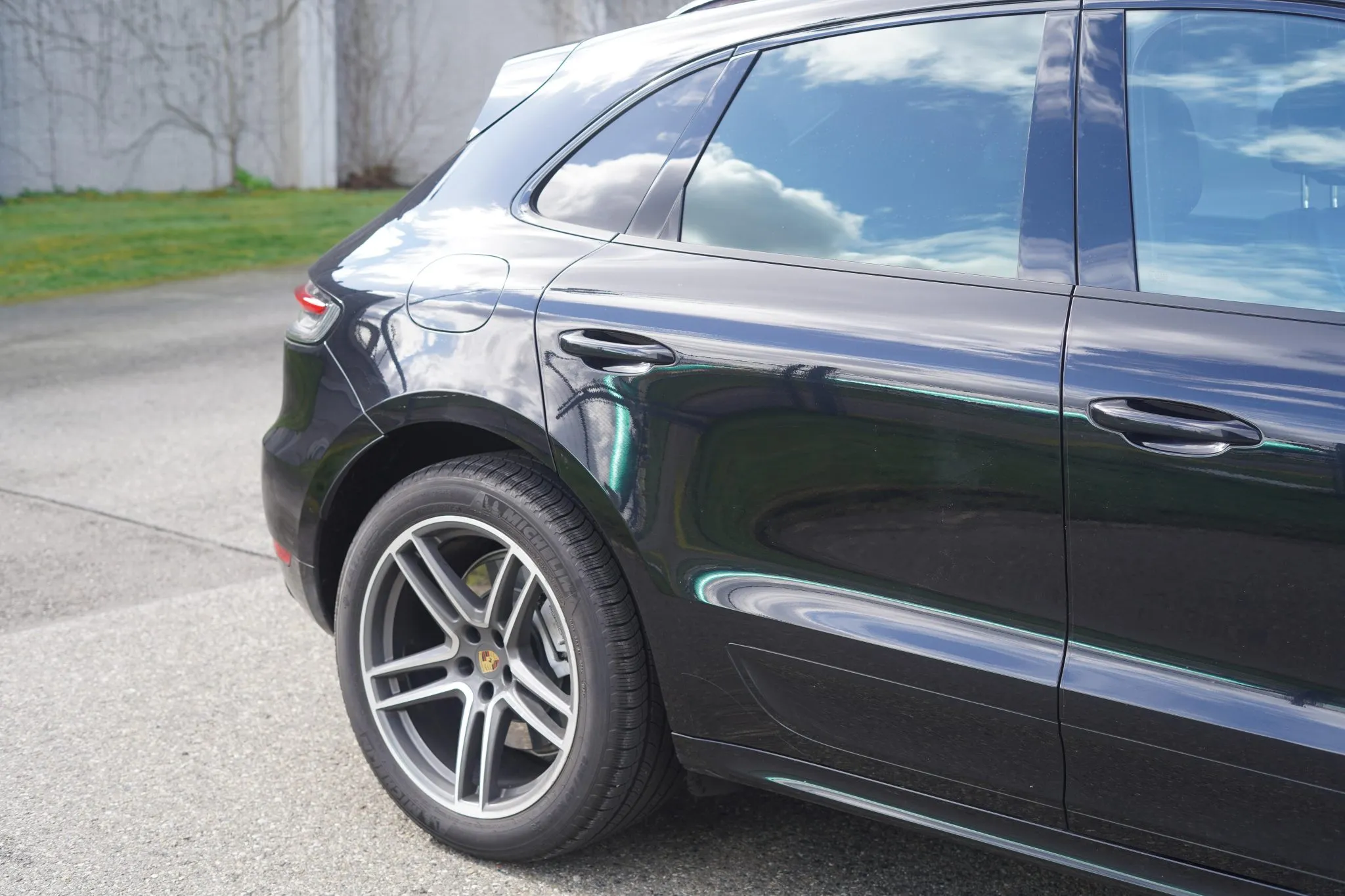 2020 Porsche Macan Turbo in Jet Black Metallic