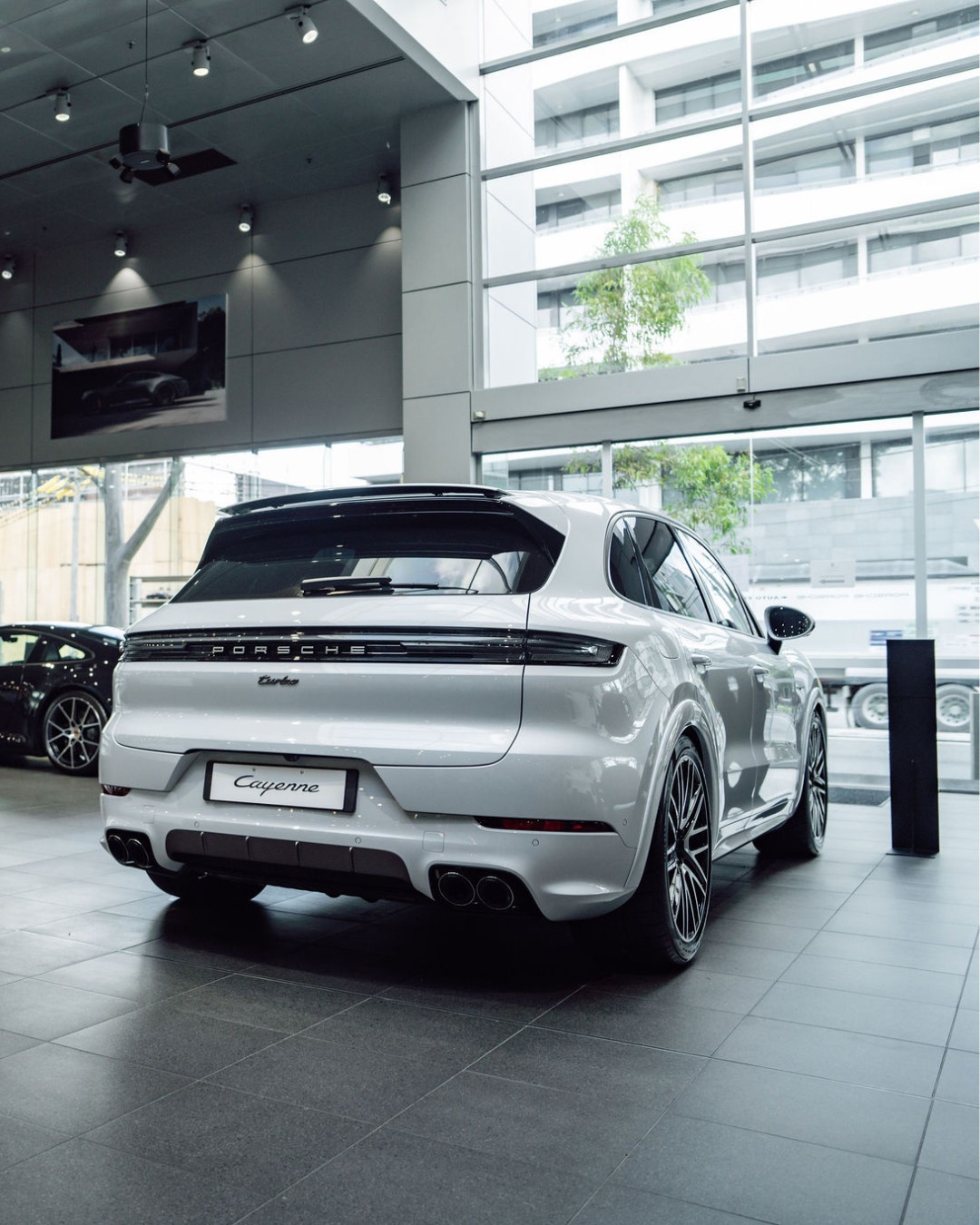 2025 Porsche Cayenne Turbo E-Hybrid in Suzuka Grey Metallic