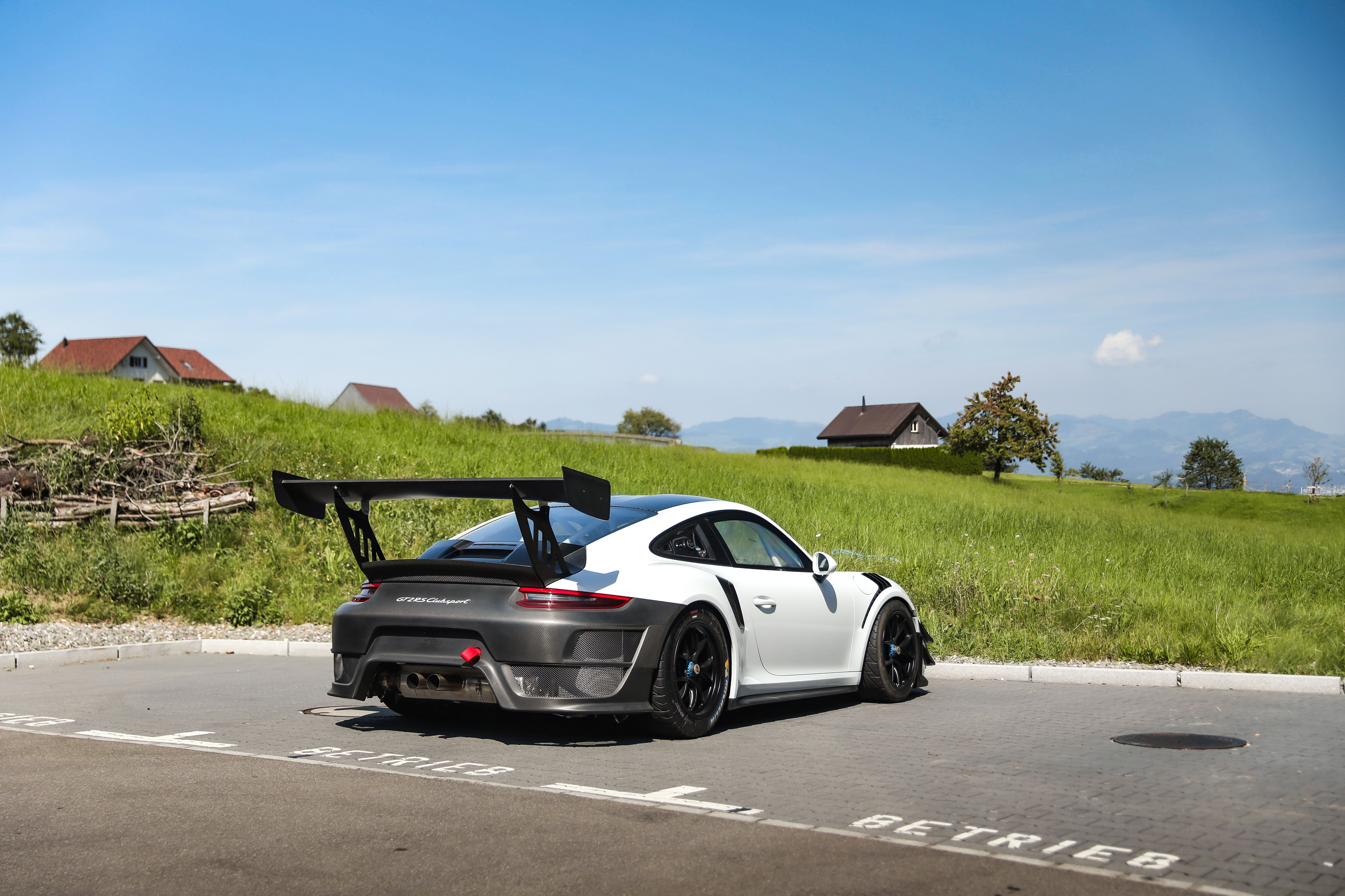 2019 Porsche 911 GT2 RS Clubsport in Pure White