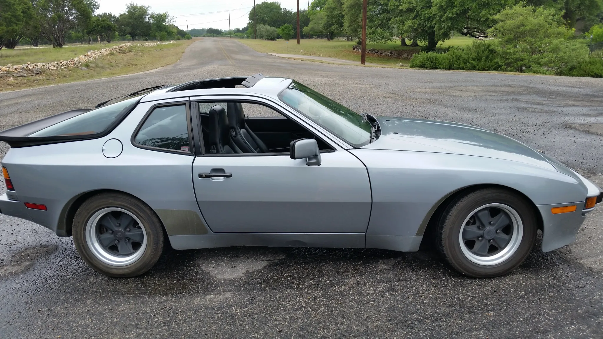 1986 Porsche 944 In Sapphire Metallic