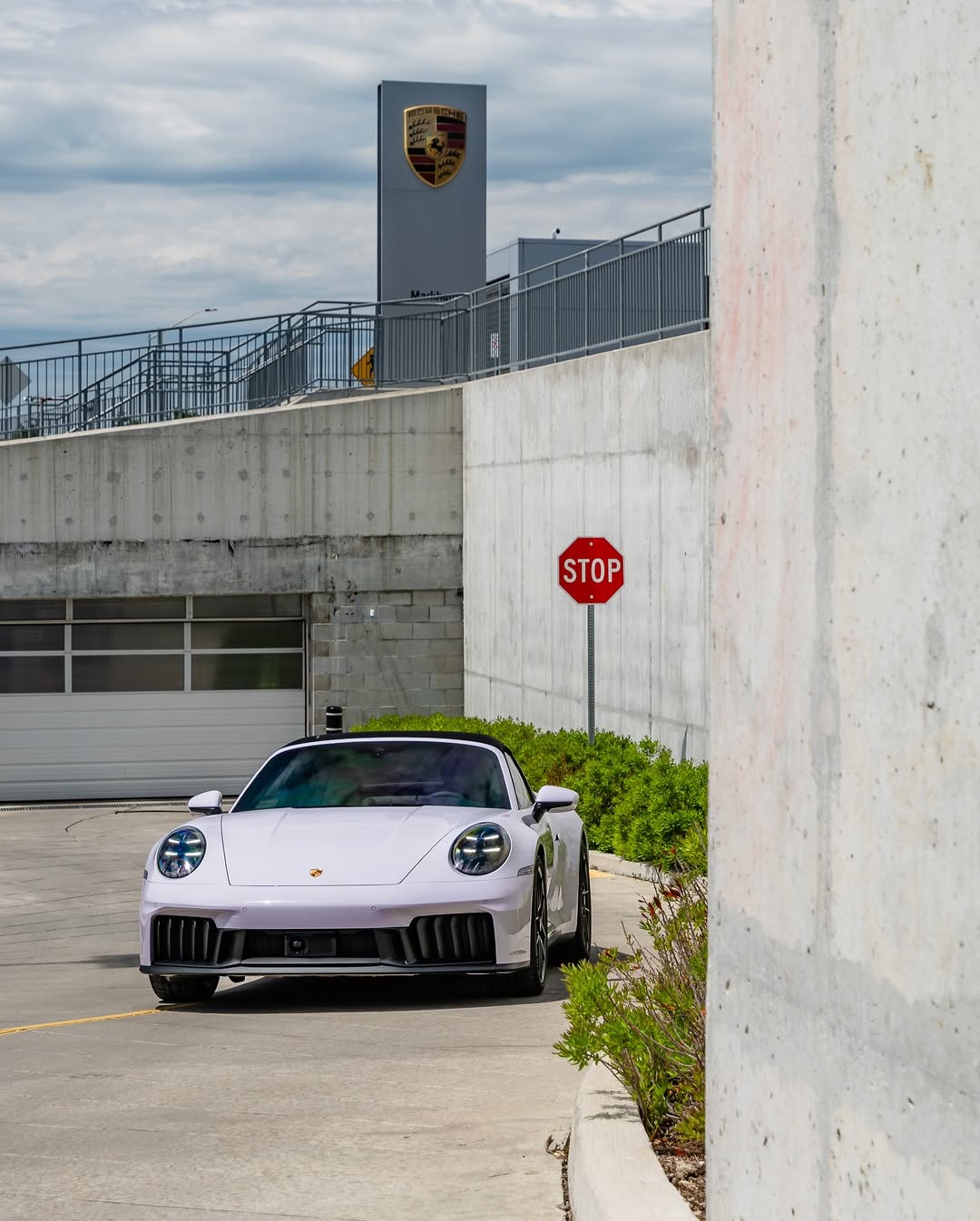 2025 Porsche 911 Targa 4 GTS in Moon Gem