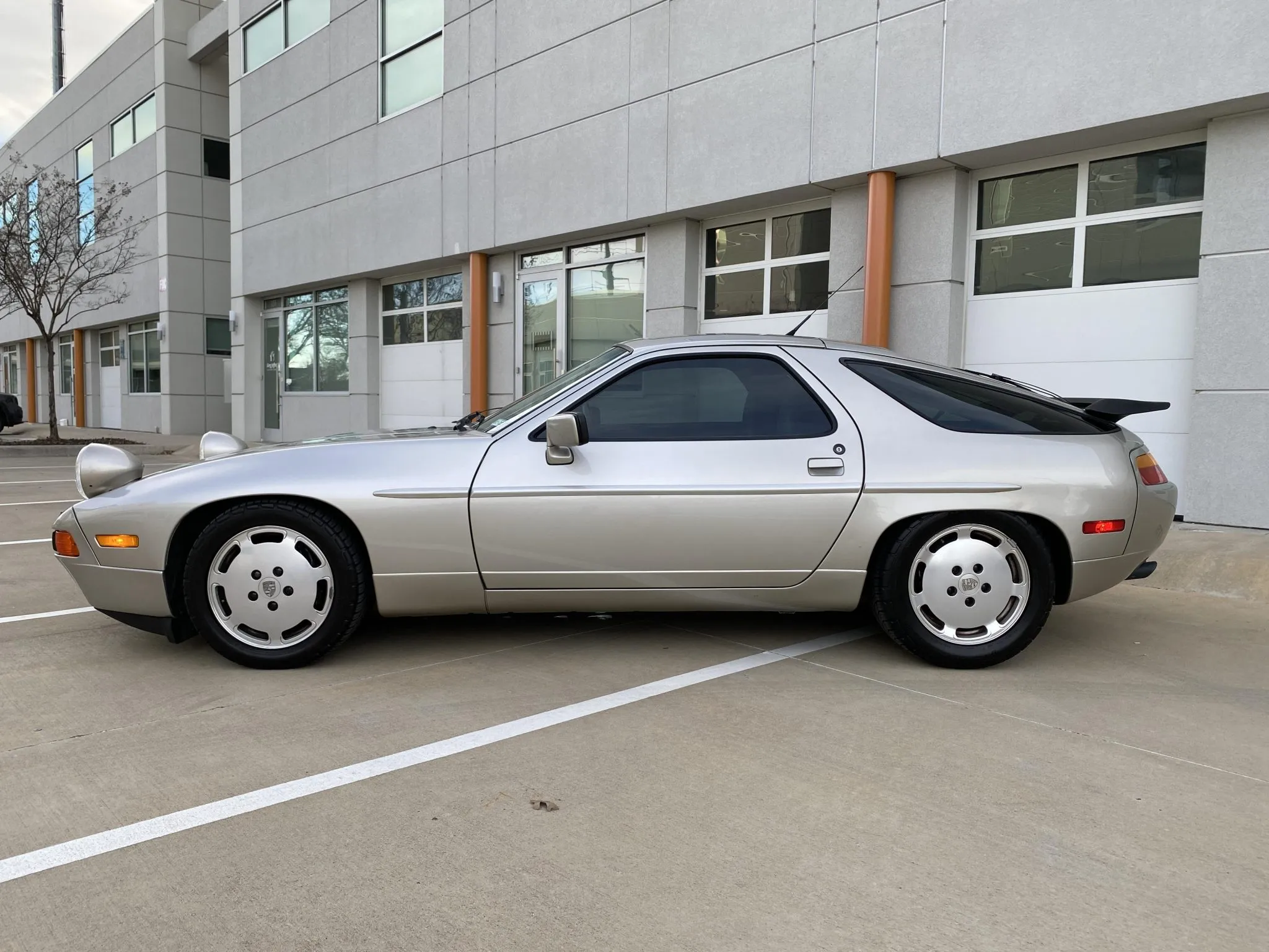 1990 Porsche 928 S4 in Linen Metallic
