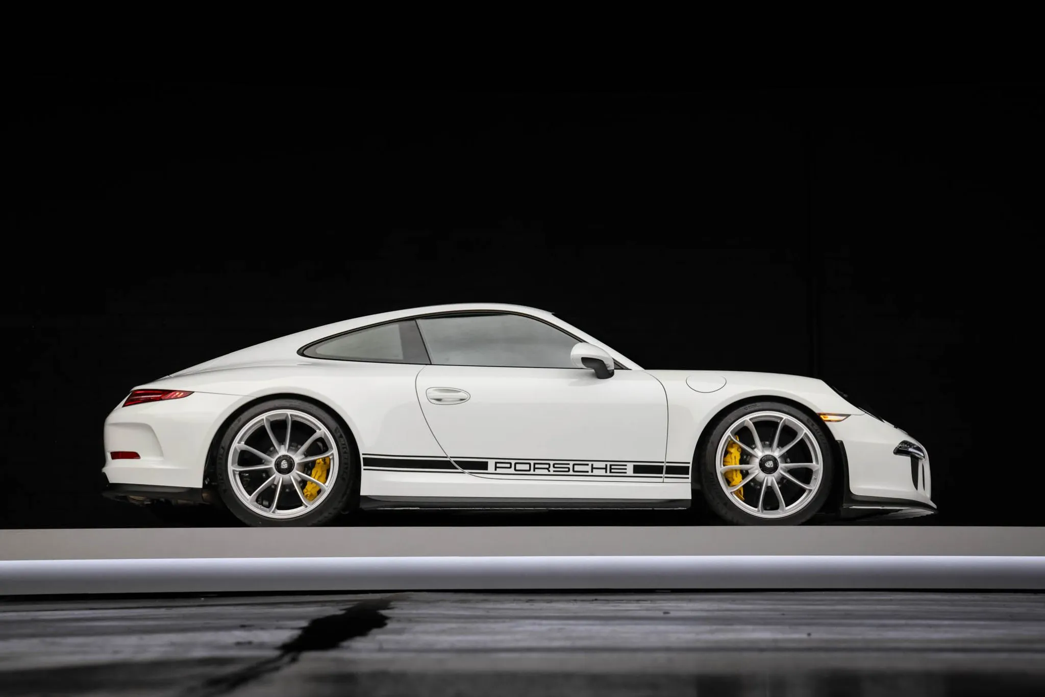 2016 Porsche 911 R in White