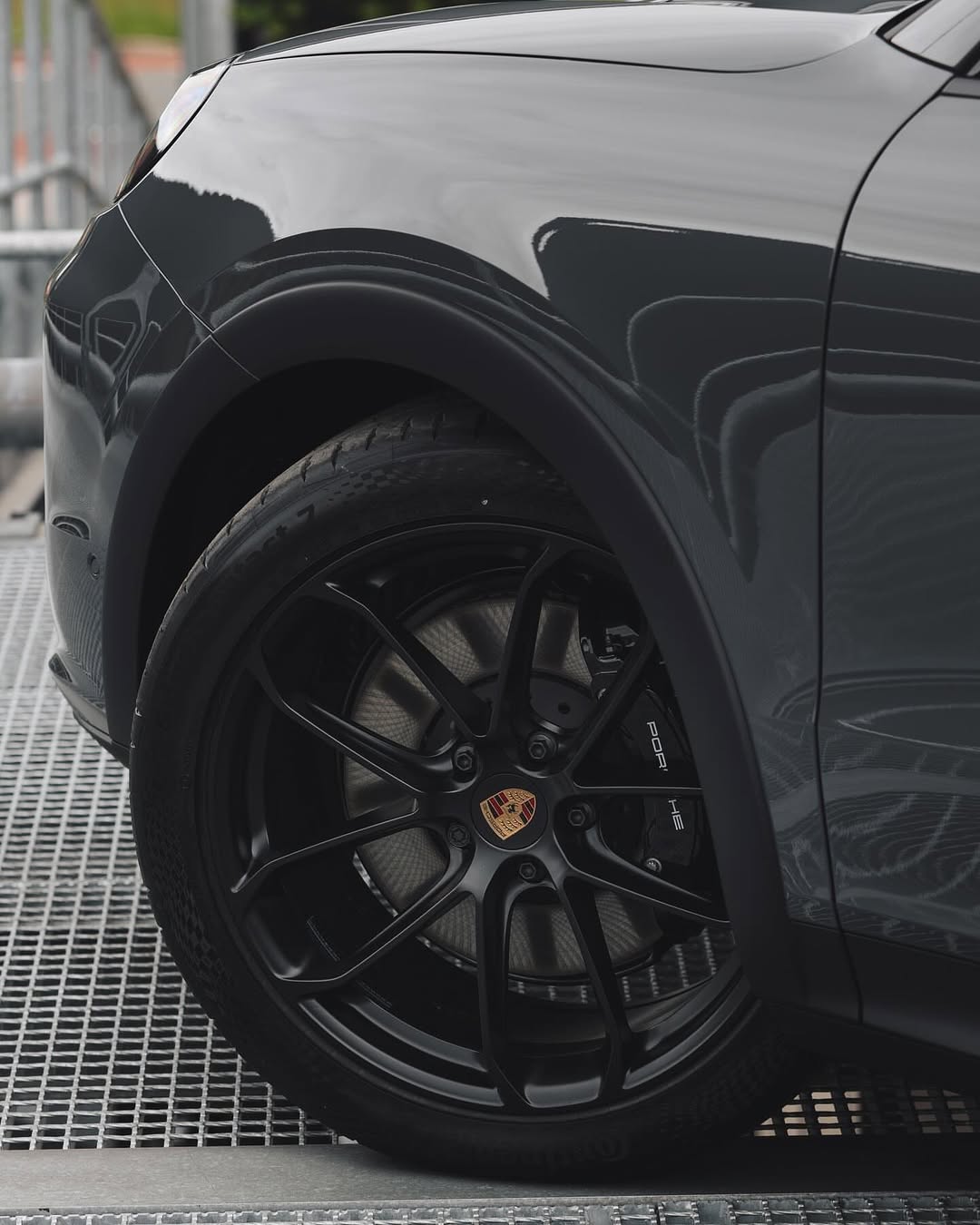 2025 Porsche Cayenne E-Hybrid Coupé in Nimbus Grey Metallic