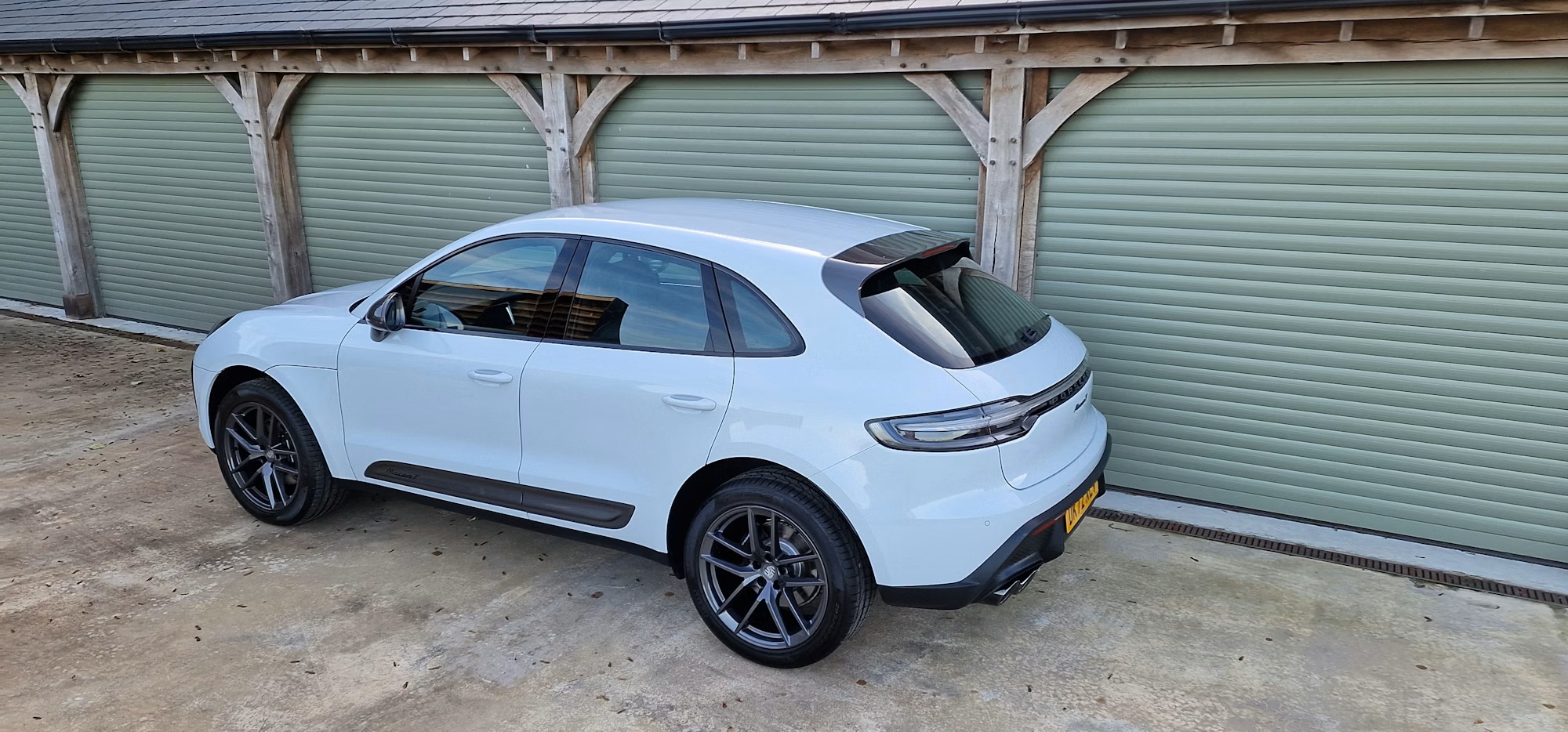 2022 Porsche Macan T in Carrara White Metallic