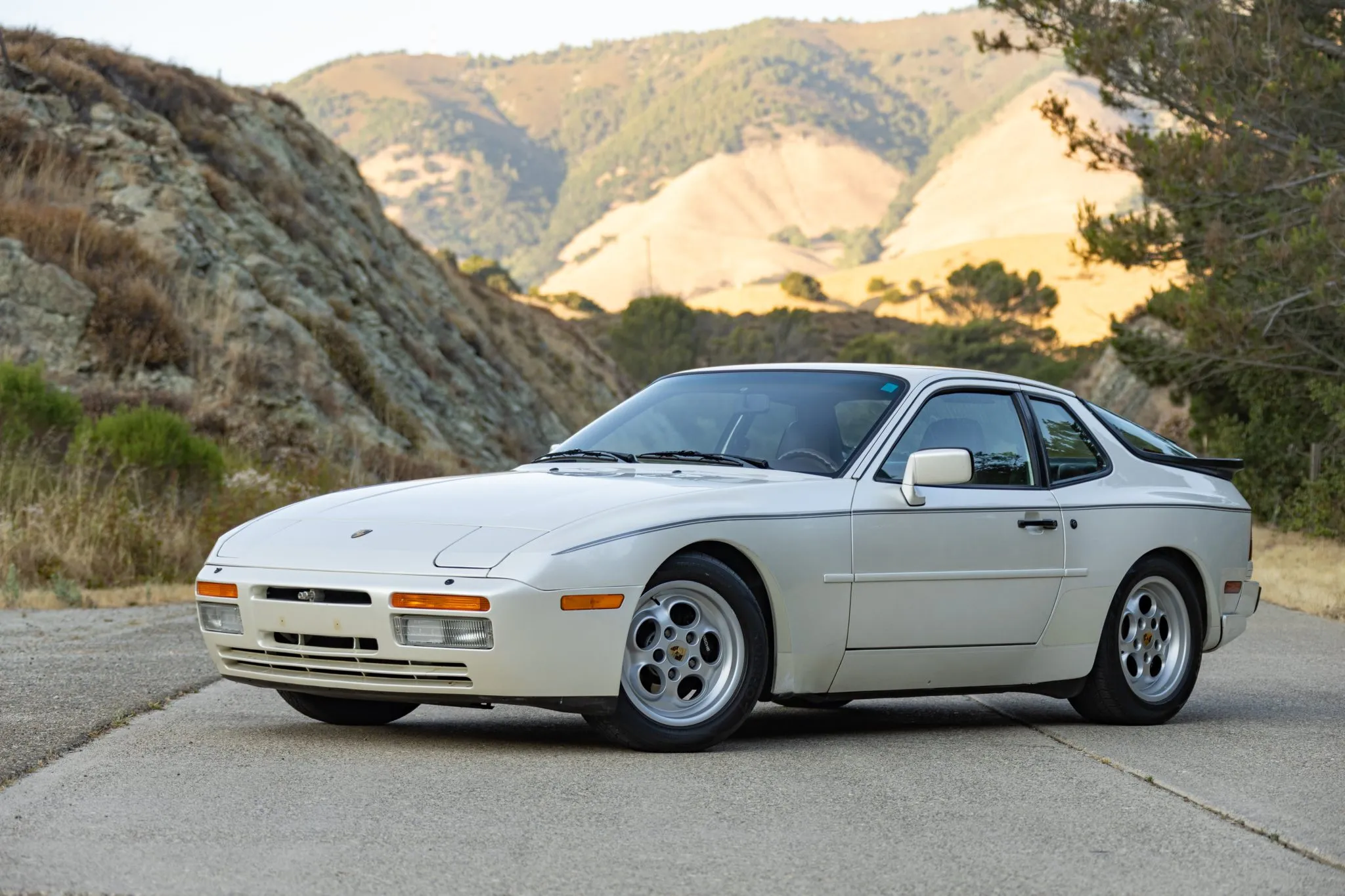 1986 Porsche 944 Turbo in Pearl White Metallic