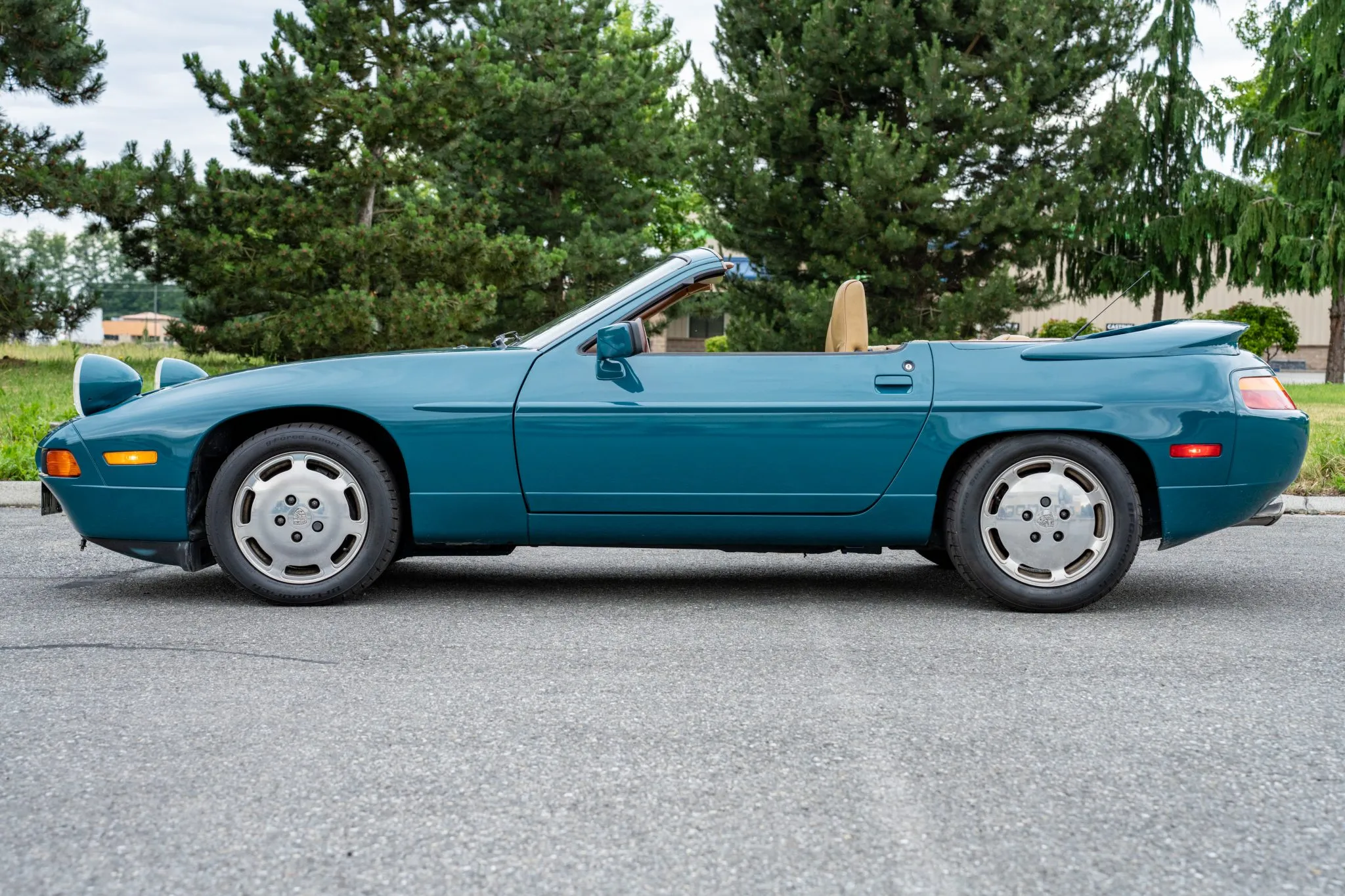1989 Porsche 928 S4 Cabriolet in Murano Green