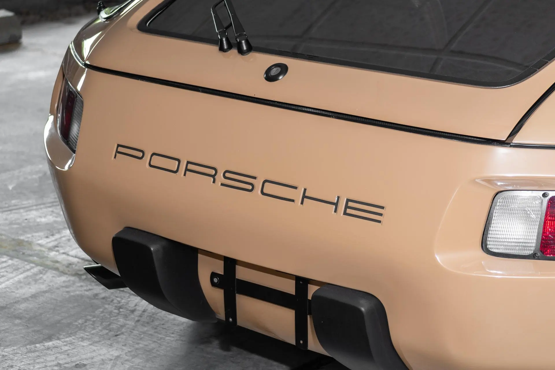 1978 Porsche 928 in Cashmere Beige