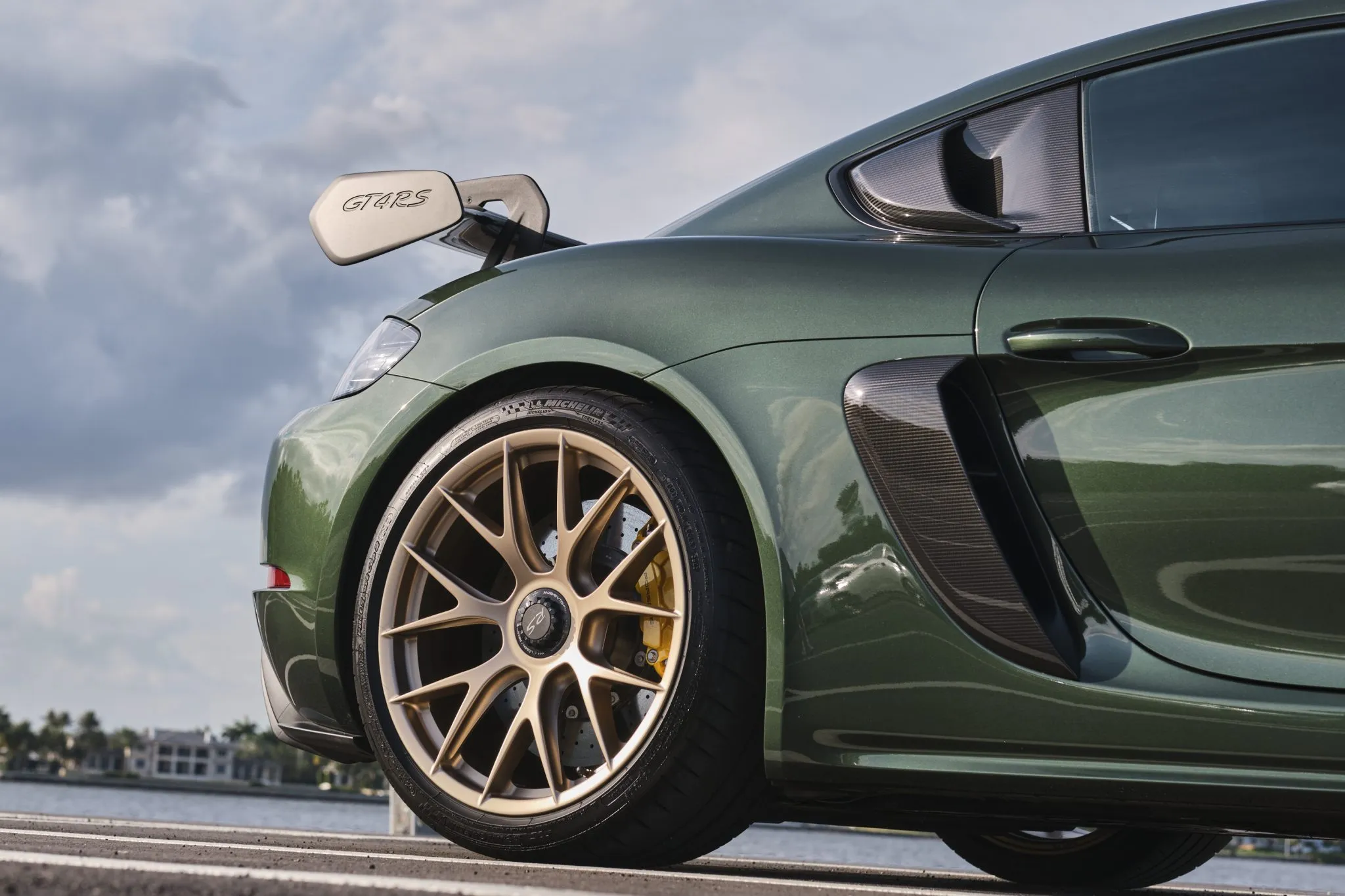 2024 Porsche 718 Cayman GT4 RS Weissach in Oak Green Metallic