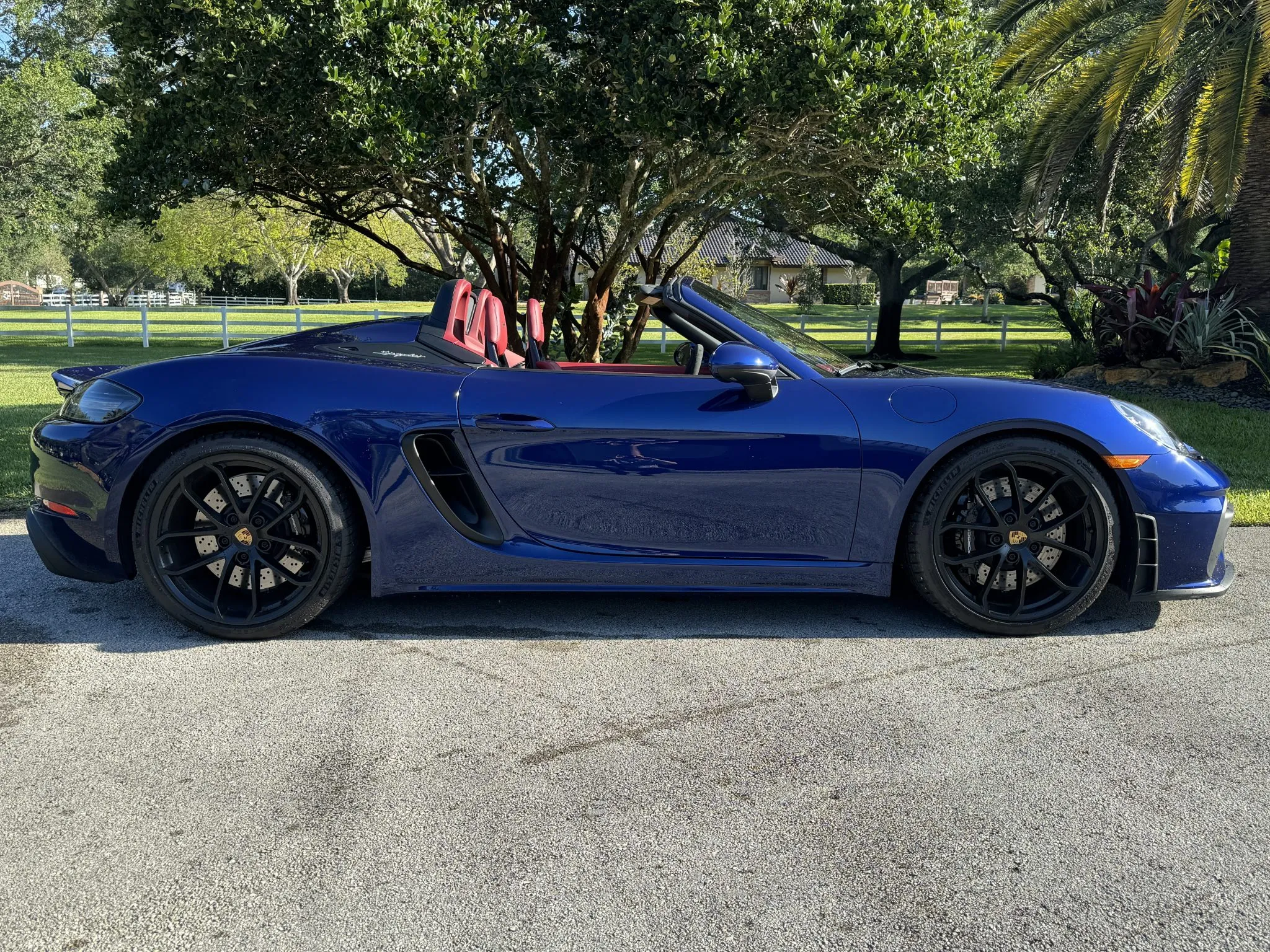 2021 Porsche 718 Spyder in Gentian Blue Metallic