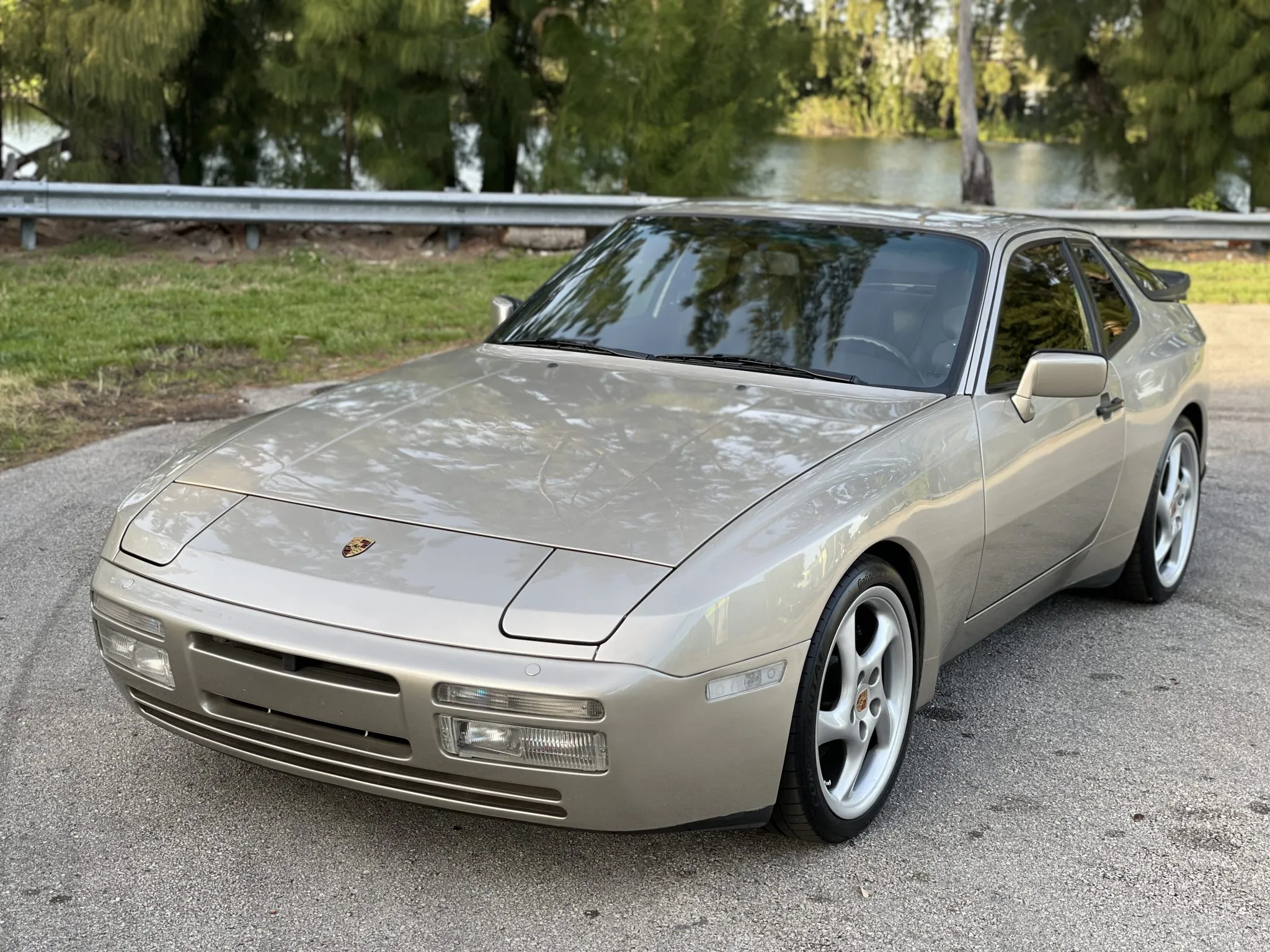 1989 Porsche 944 Turbo in Linen Metallic