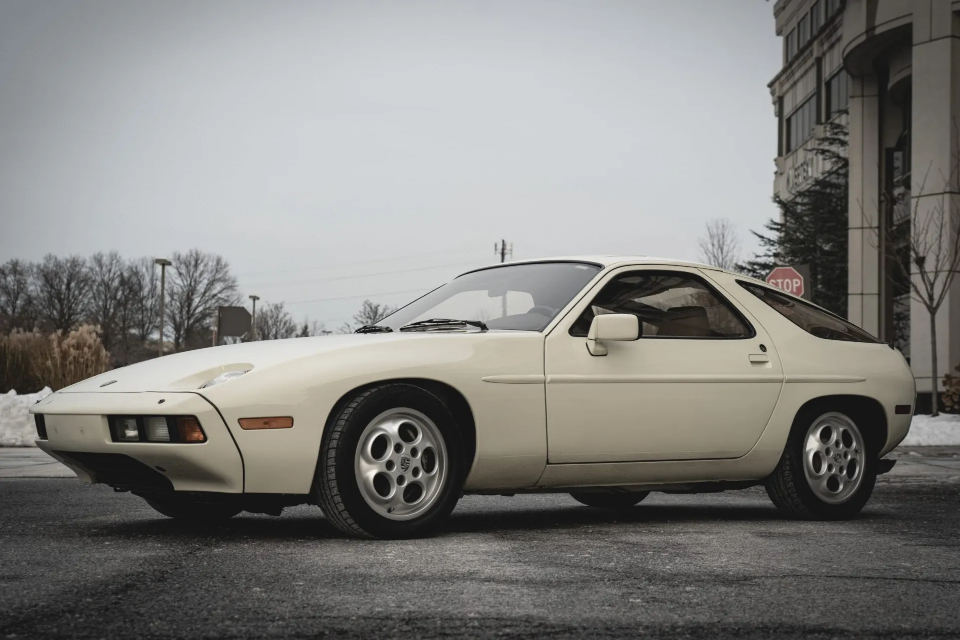 1981 Porsche 928 in Chiffon White