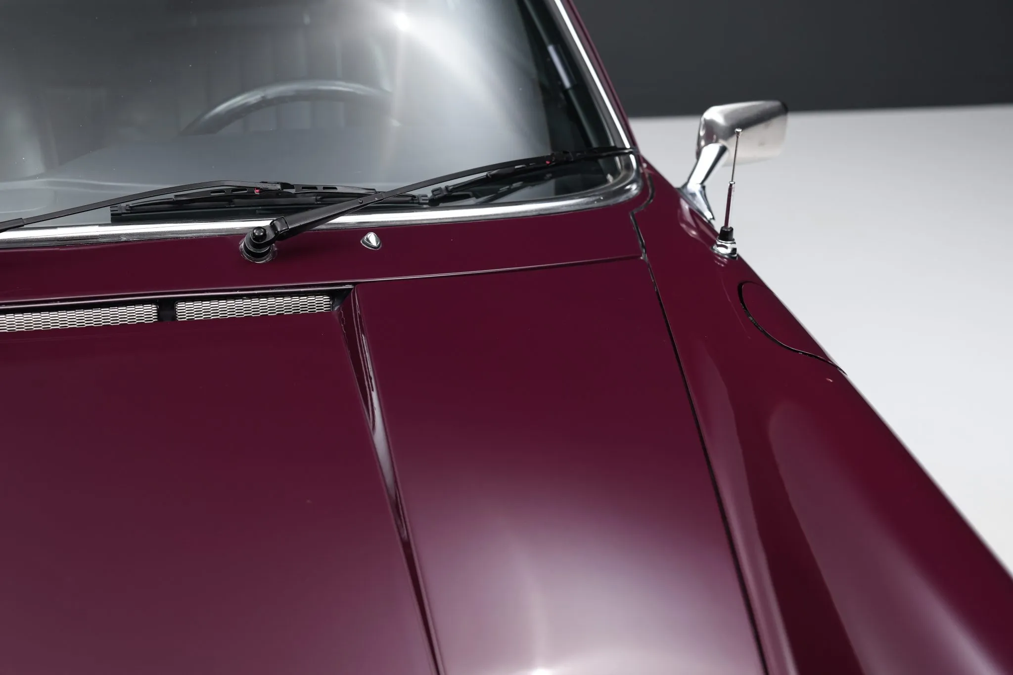 1973 Porsche 911T Coupe in Aubergine