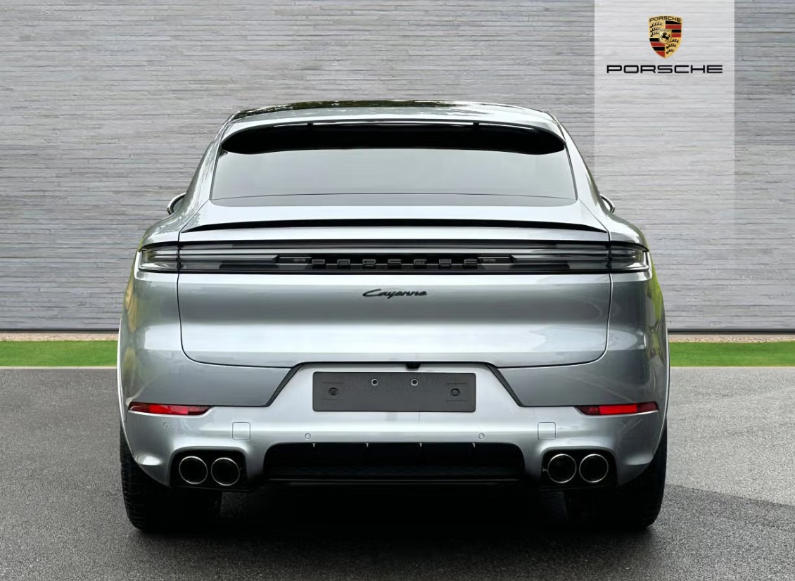 2023 Porsche Porsche Cayenne E-Hybrid in Tornado Grey Metallic