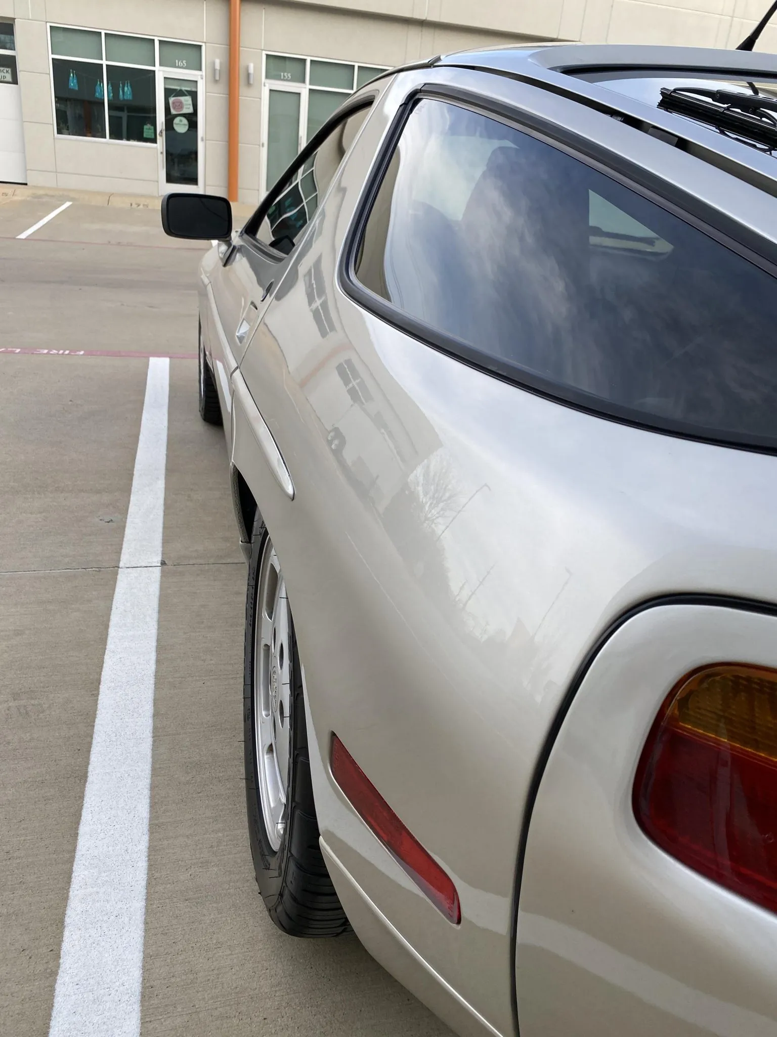 1990 Porsche 928 S4 in Linen Metallic