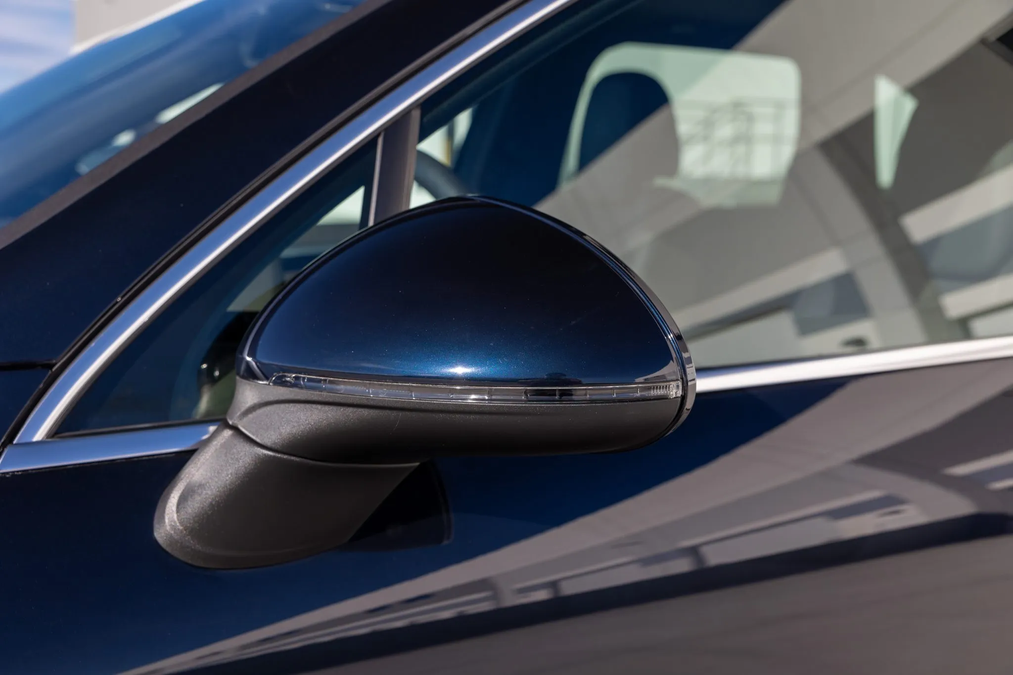 2015 Porsche Cayenne Diesel in Moonlight Blue Metallic