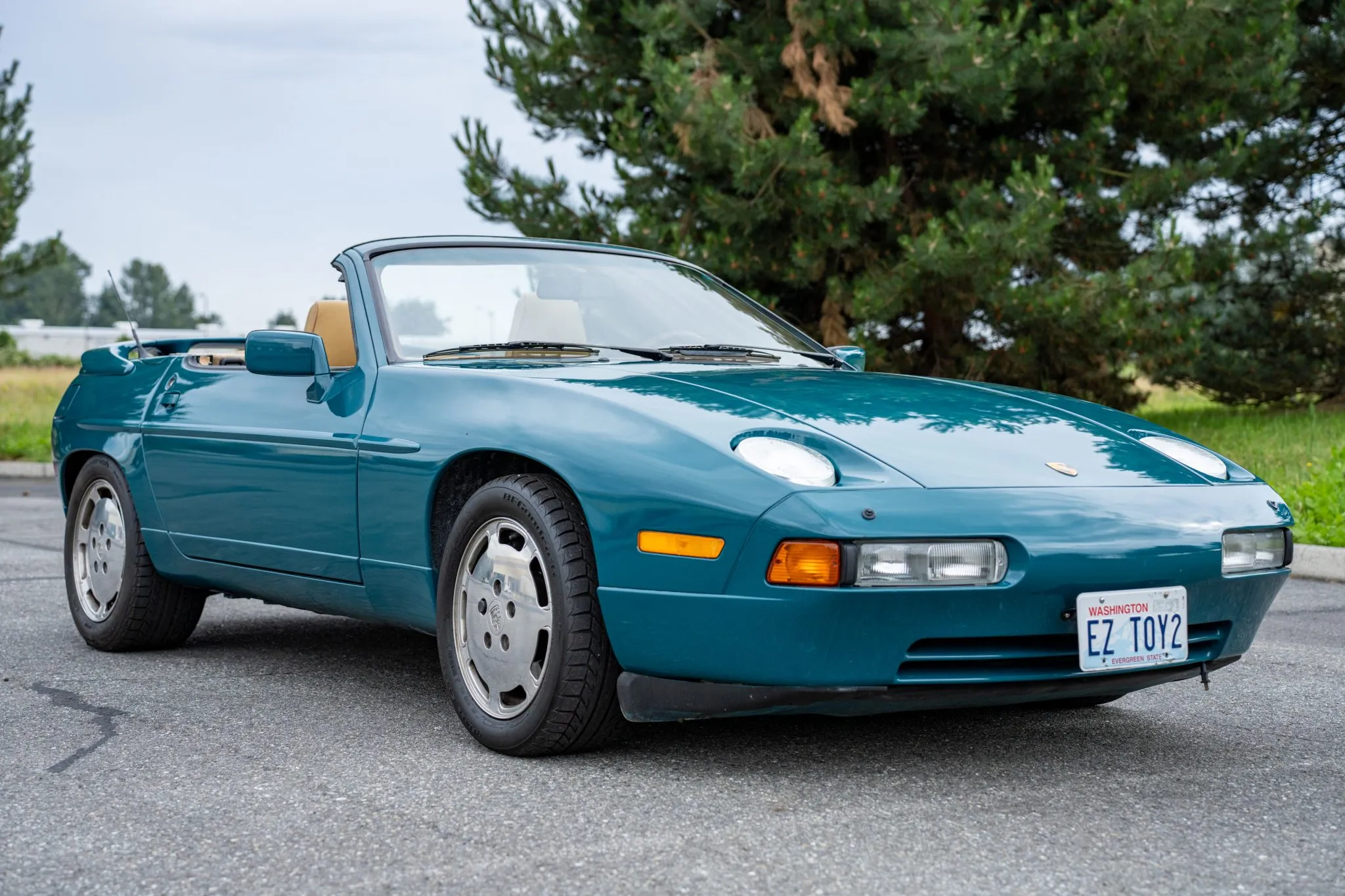 1989 Porsche 928 S4 Cabriolet in Murano Green