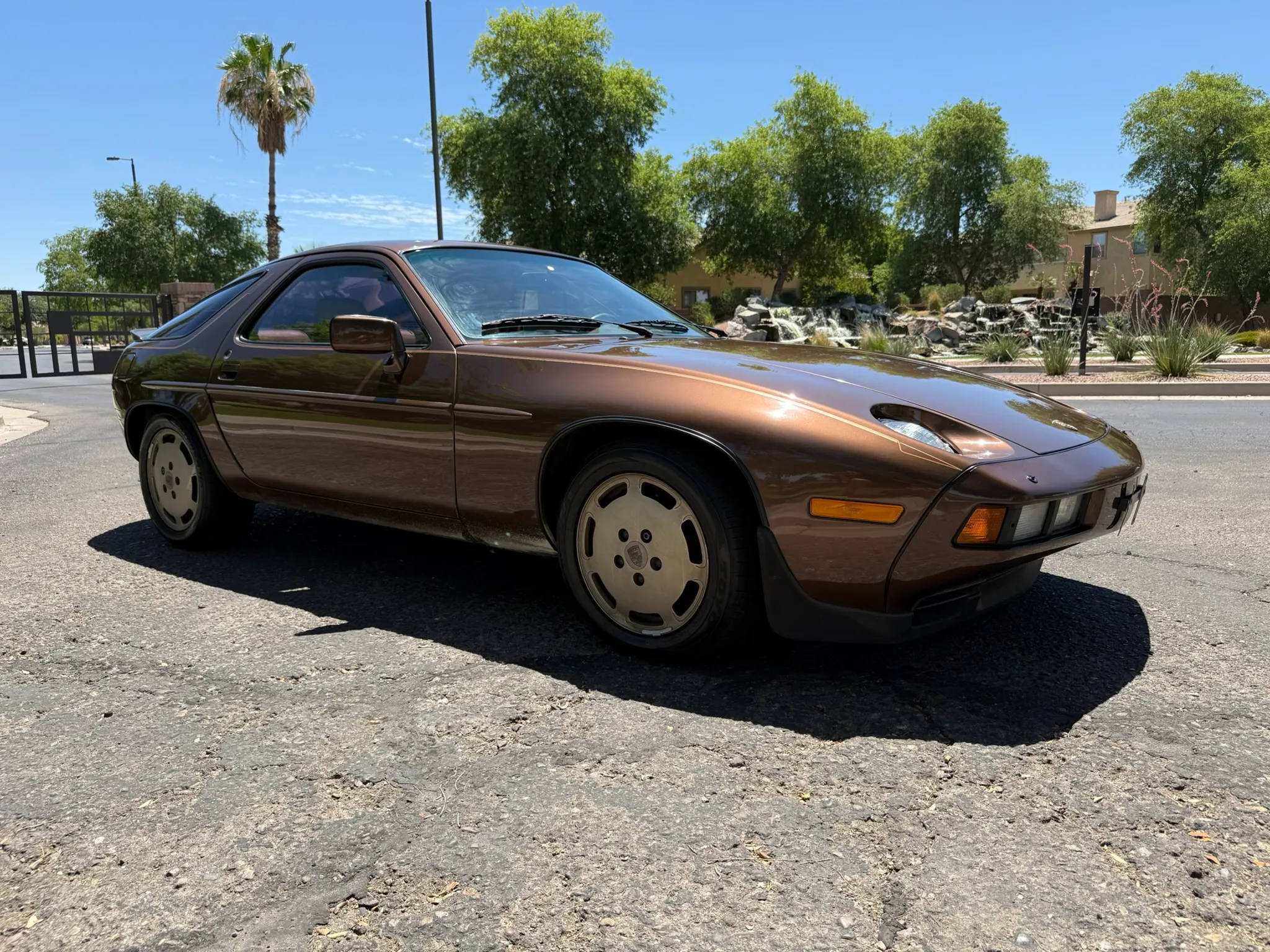 1985 Porsche 928S in Muscat Brown Metallic