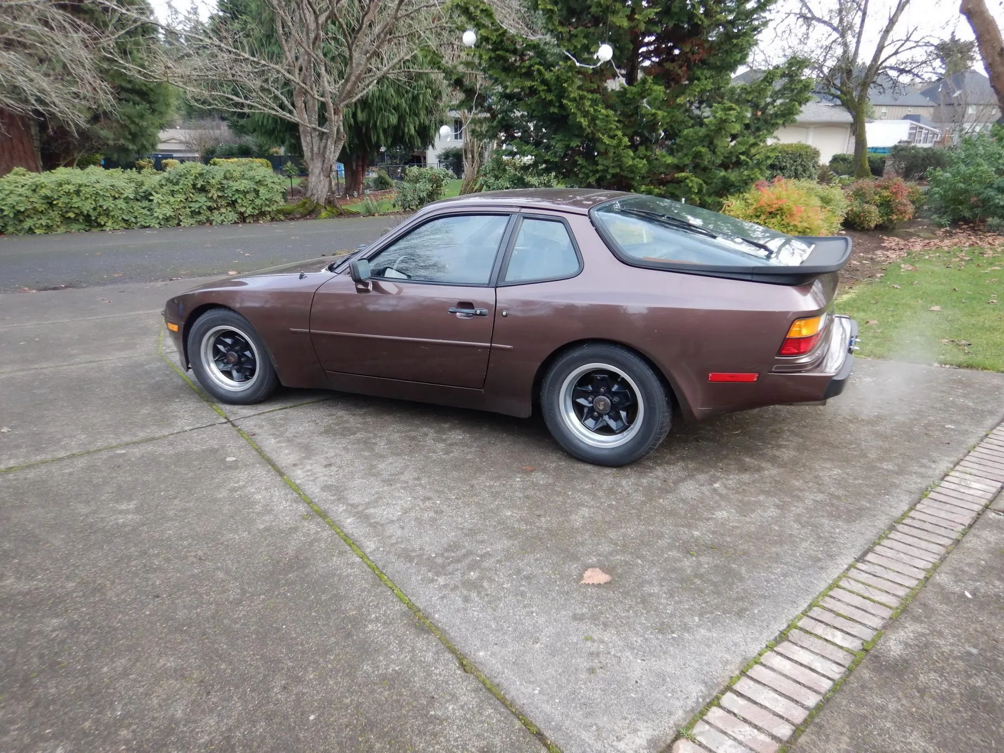 1985 Porsche 944 in Mahogany Metallic