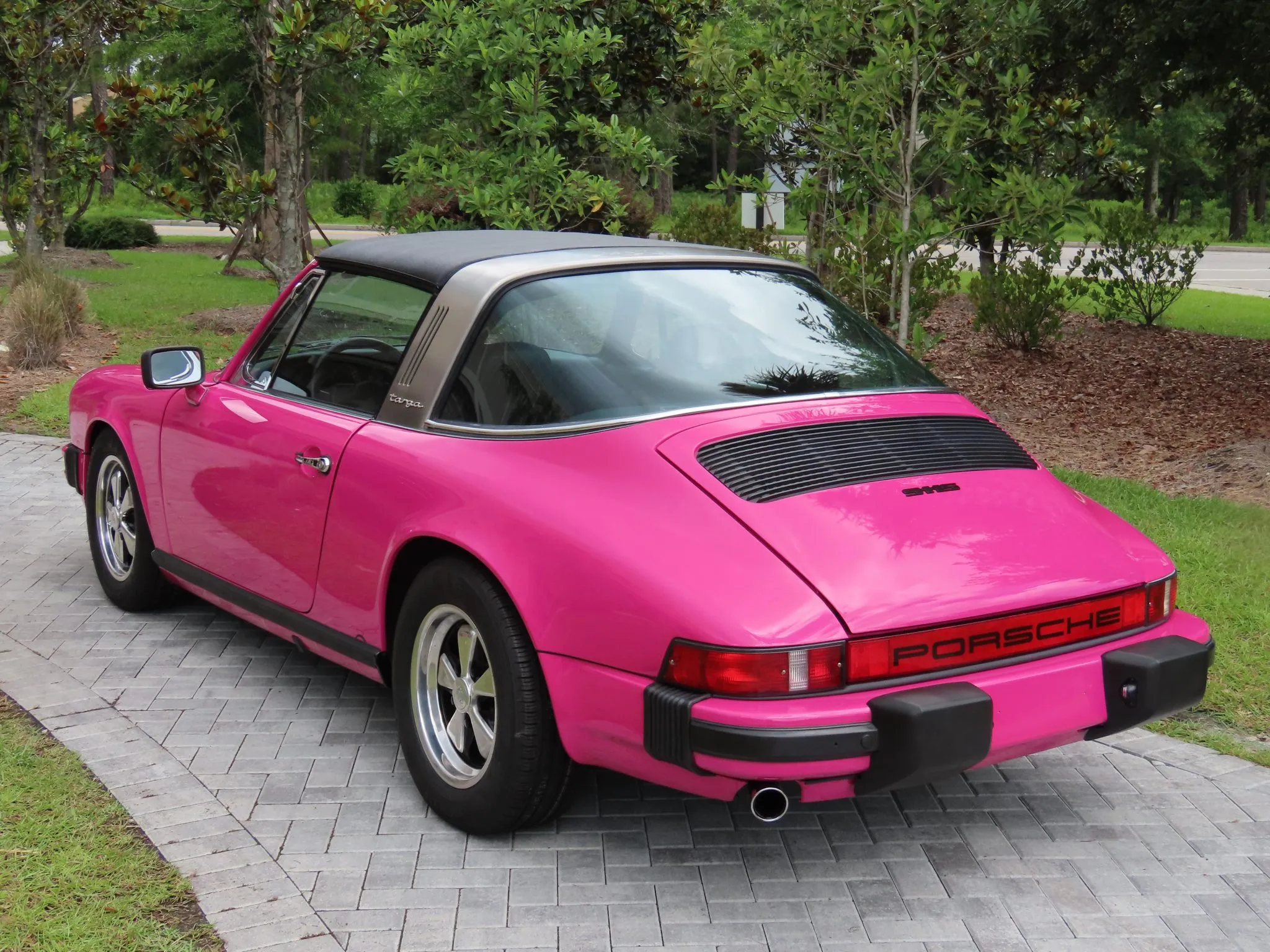 1976 Porsche 911S Targa in Magenta