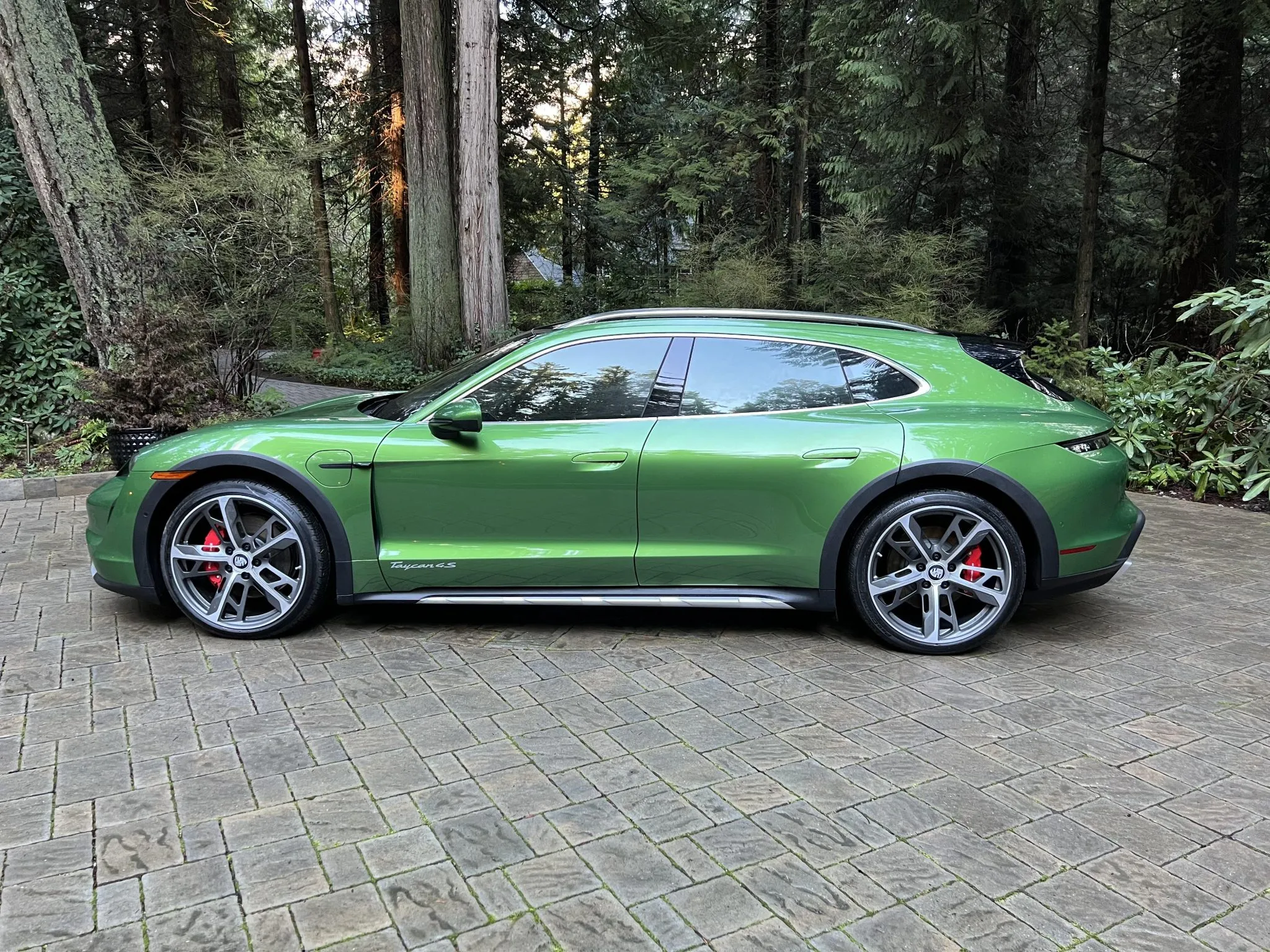 2023 Porsche Taycan 4S Cross Turismo in Mamba Green Metallic