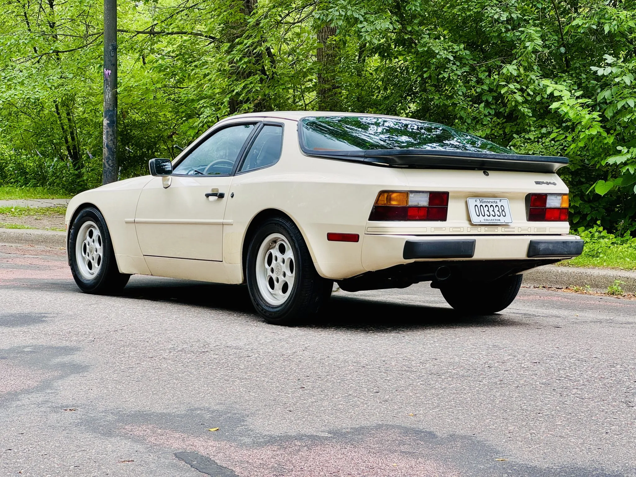 1985.5 Porsche 944 in Pastel Beige