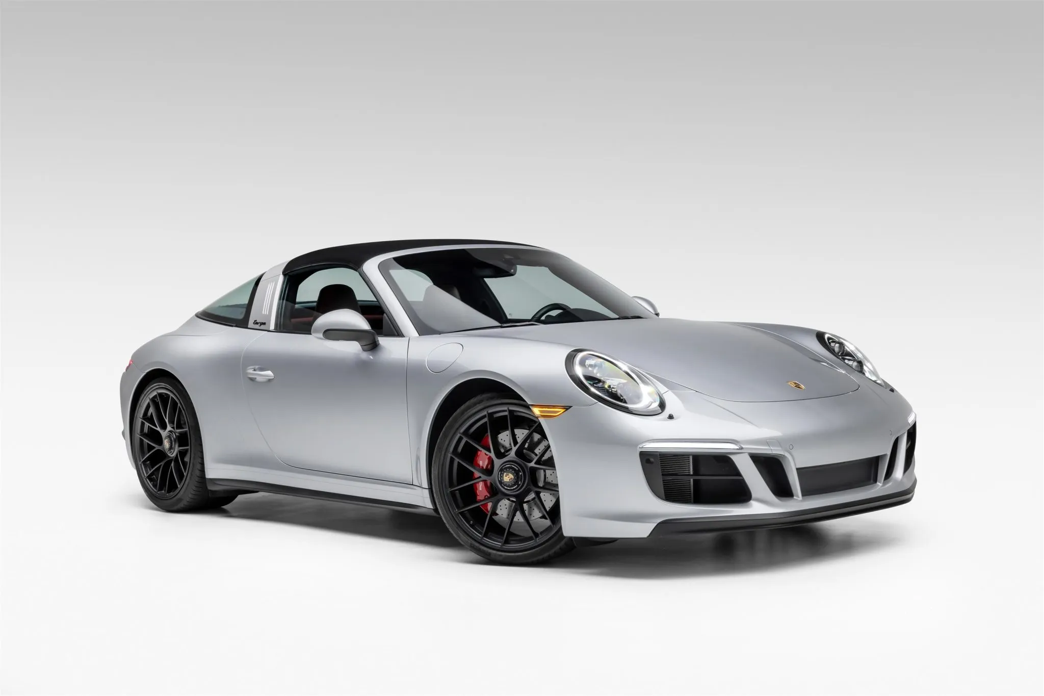 2018 Porsche 911 Targa 4 GTS in Rhodium Silver Metallic