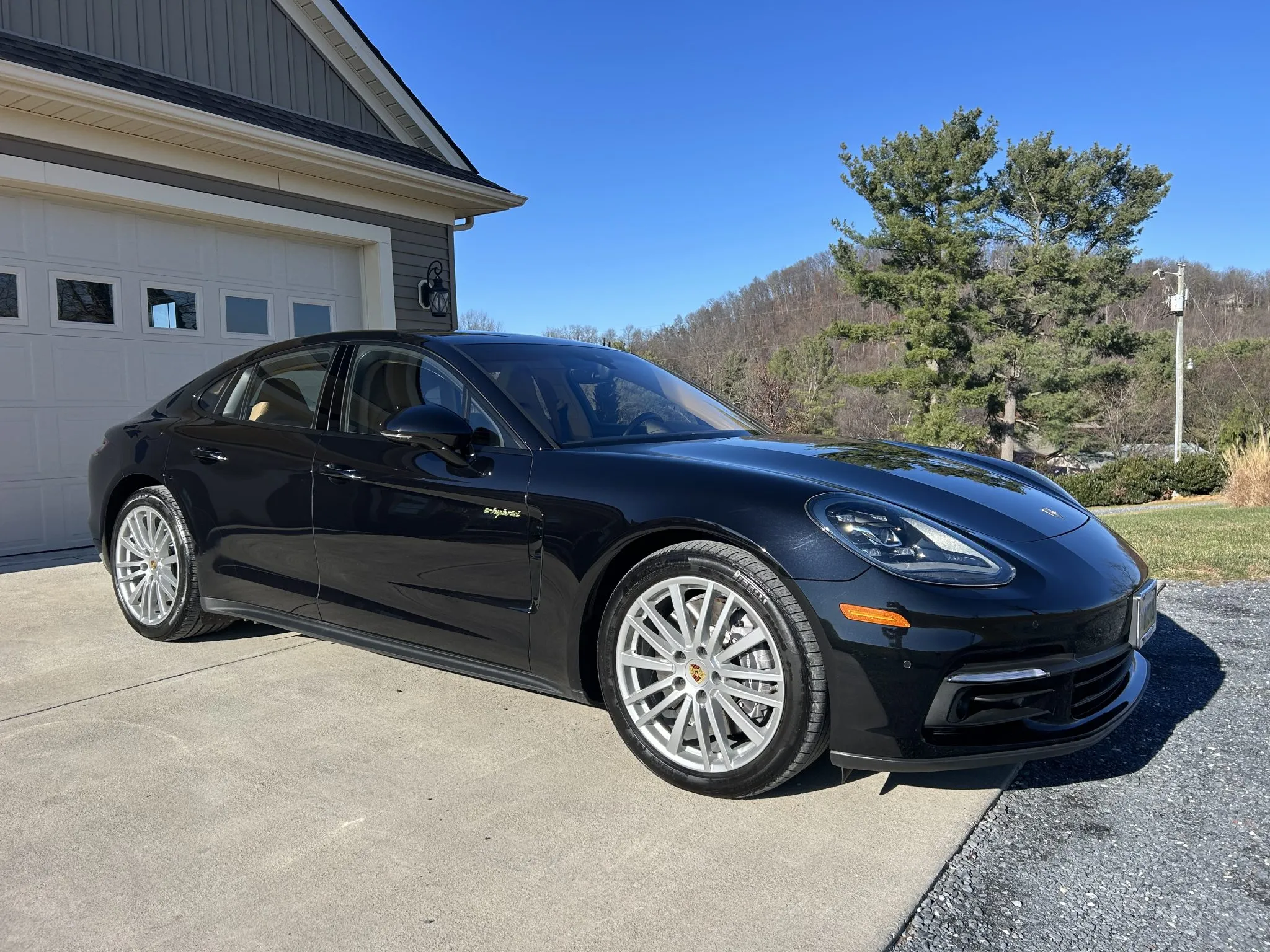 2018 Porsche Panamera 4 E-Hybrid in Jet Black Metallic