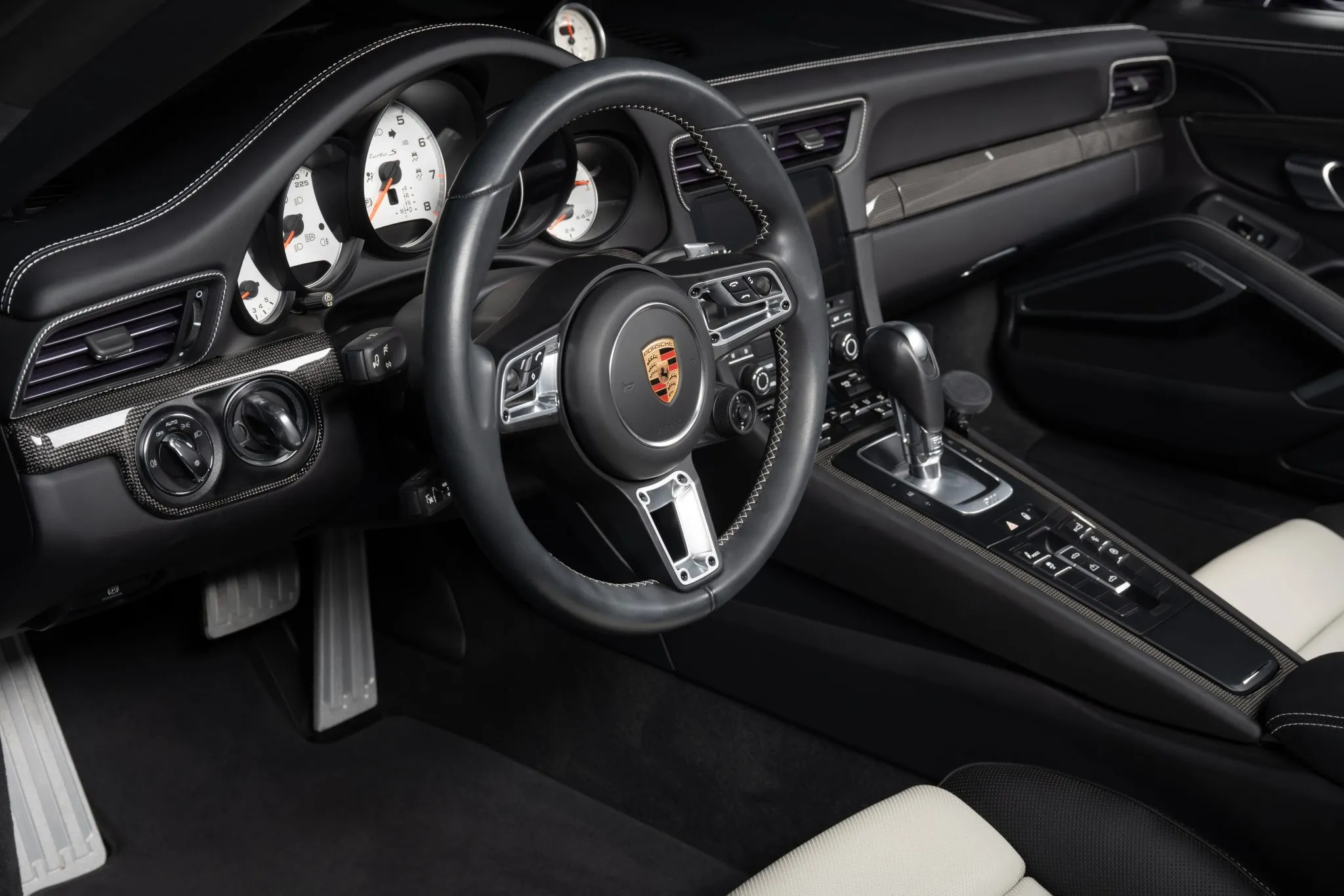 2019 Porsche 911 Turbo S Cabriolet In Viola Metallic