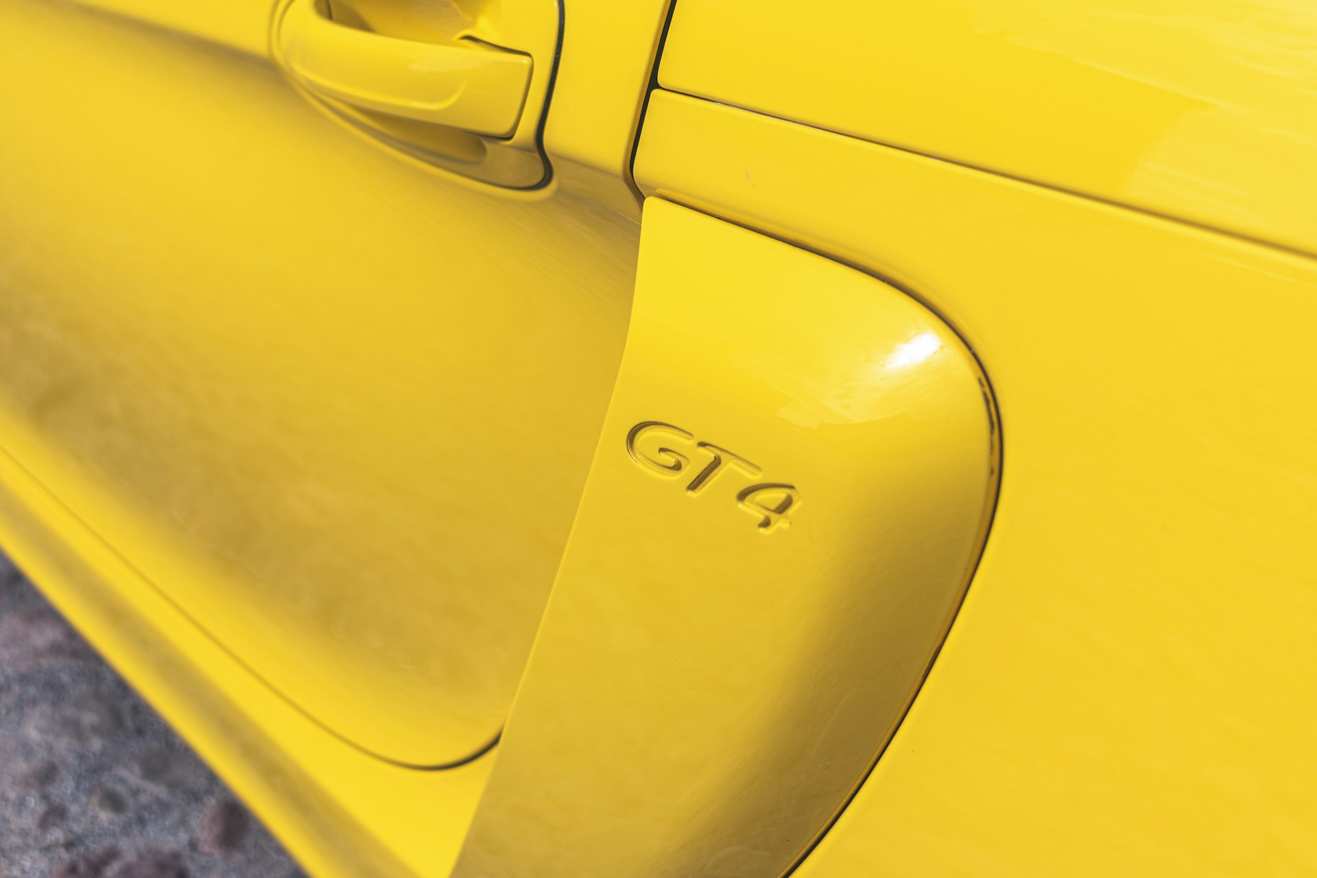 2015 Porsche Cayman GT4 Clubsport in Racing Yellow