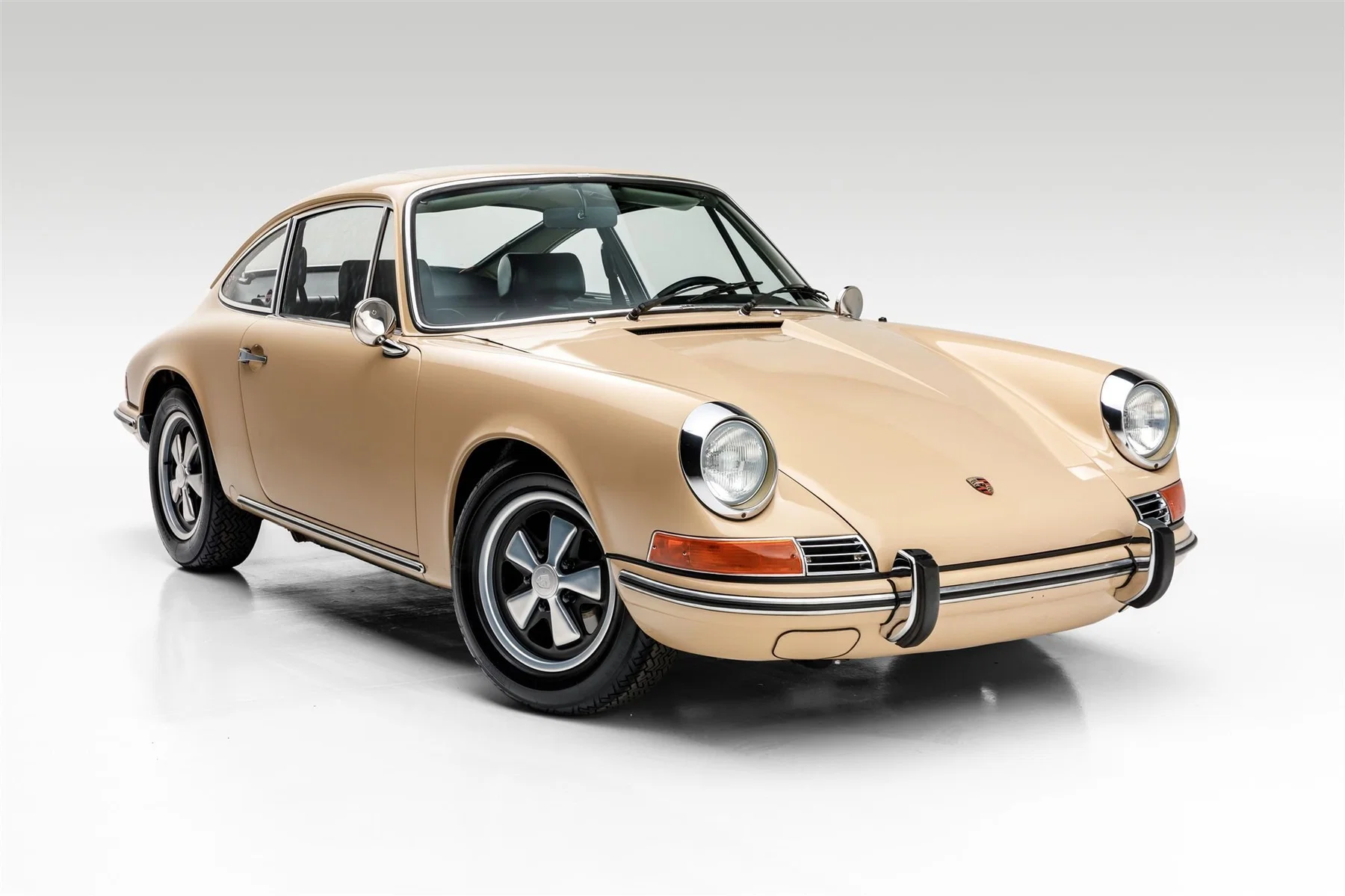 1969 Porsche 911 T In Sandbeige