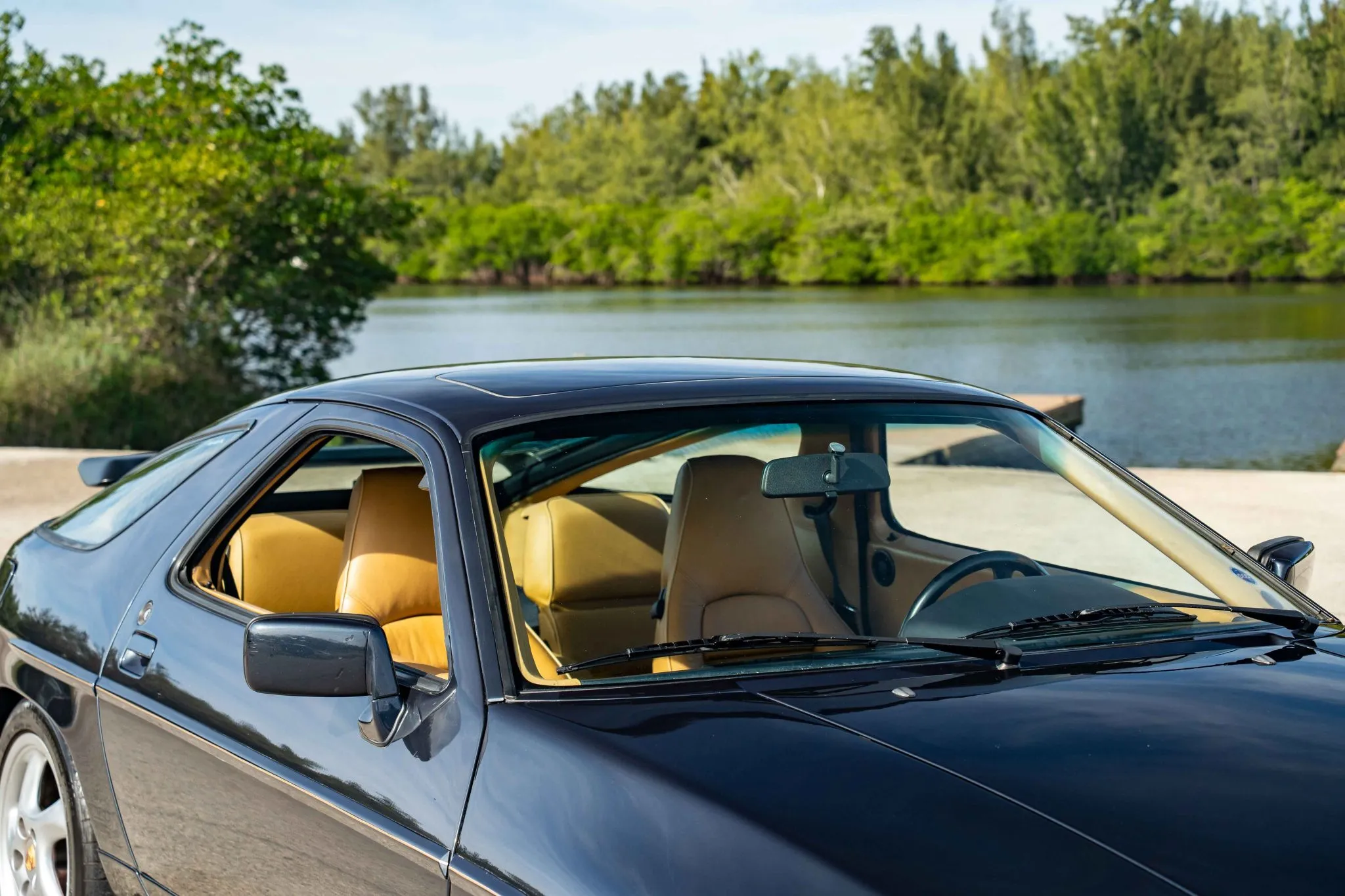 1987 Porsche 928 S4 in Marine Blue Metallic
