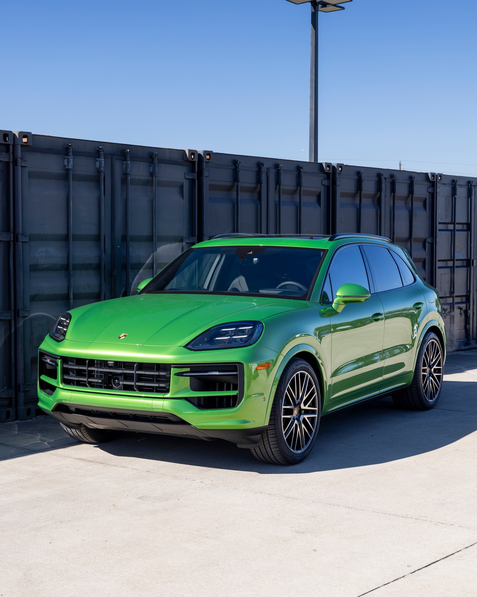 2025 Porsche Cayenne S E-Hybrid in Java Green Metallic