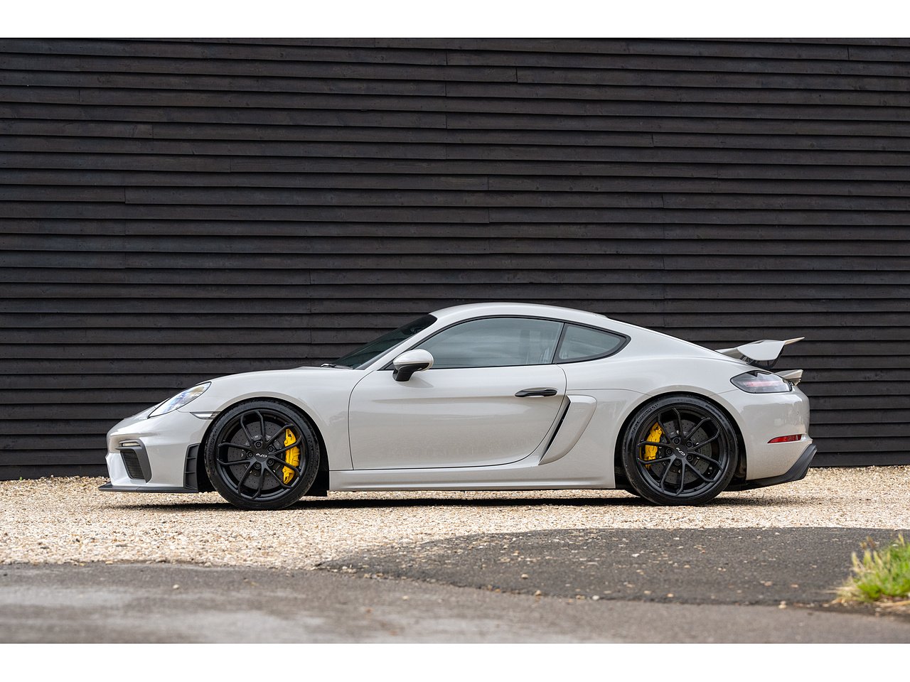 2020 Porsche 718 Cayman GT4 in Crayon