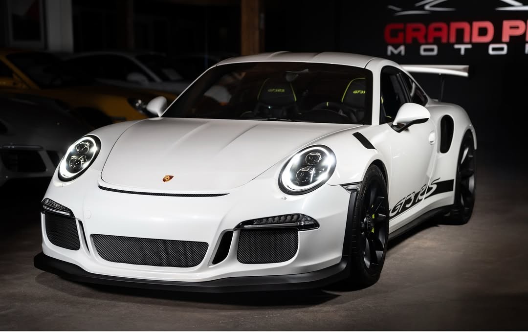 2016 Porsche 911 GT3 RS in Oryx White Metallic