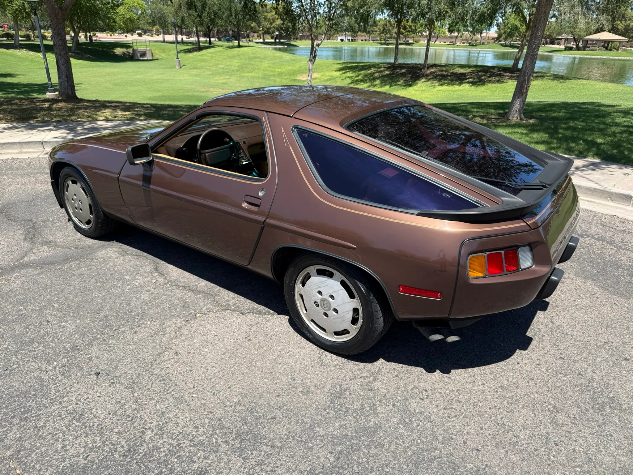 1985 Porsche 928S in Muscat Brown Metallic
