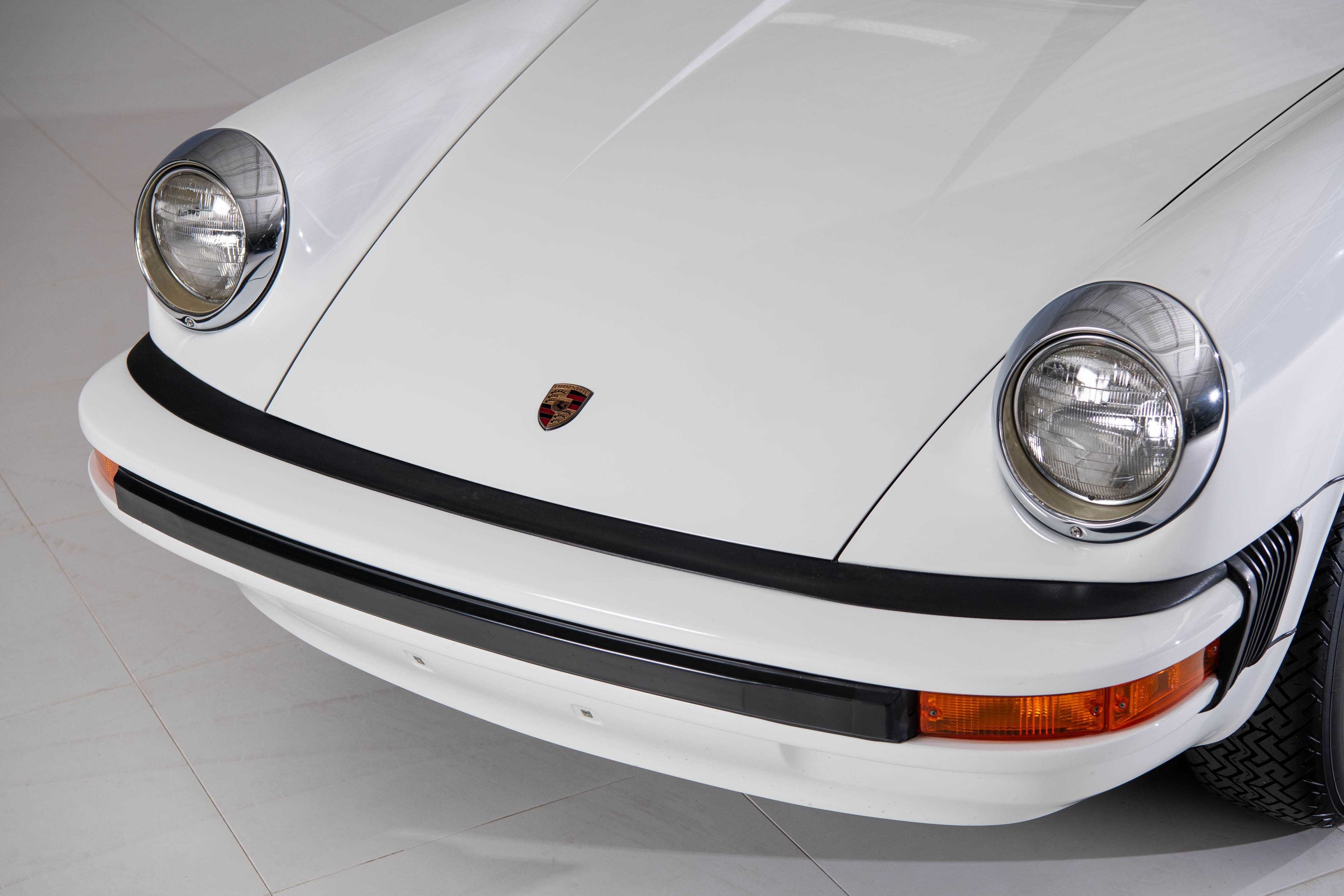 1976 Porsche 911 S Targa in Grand Prix White