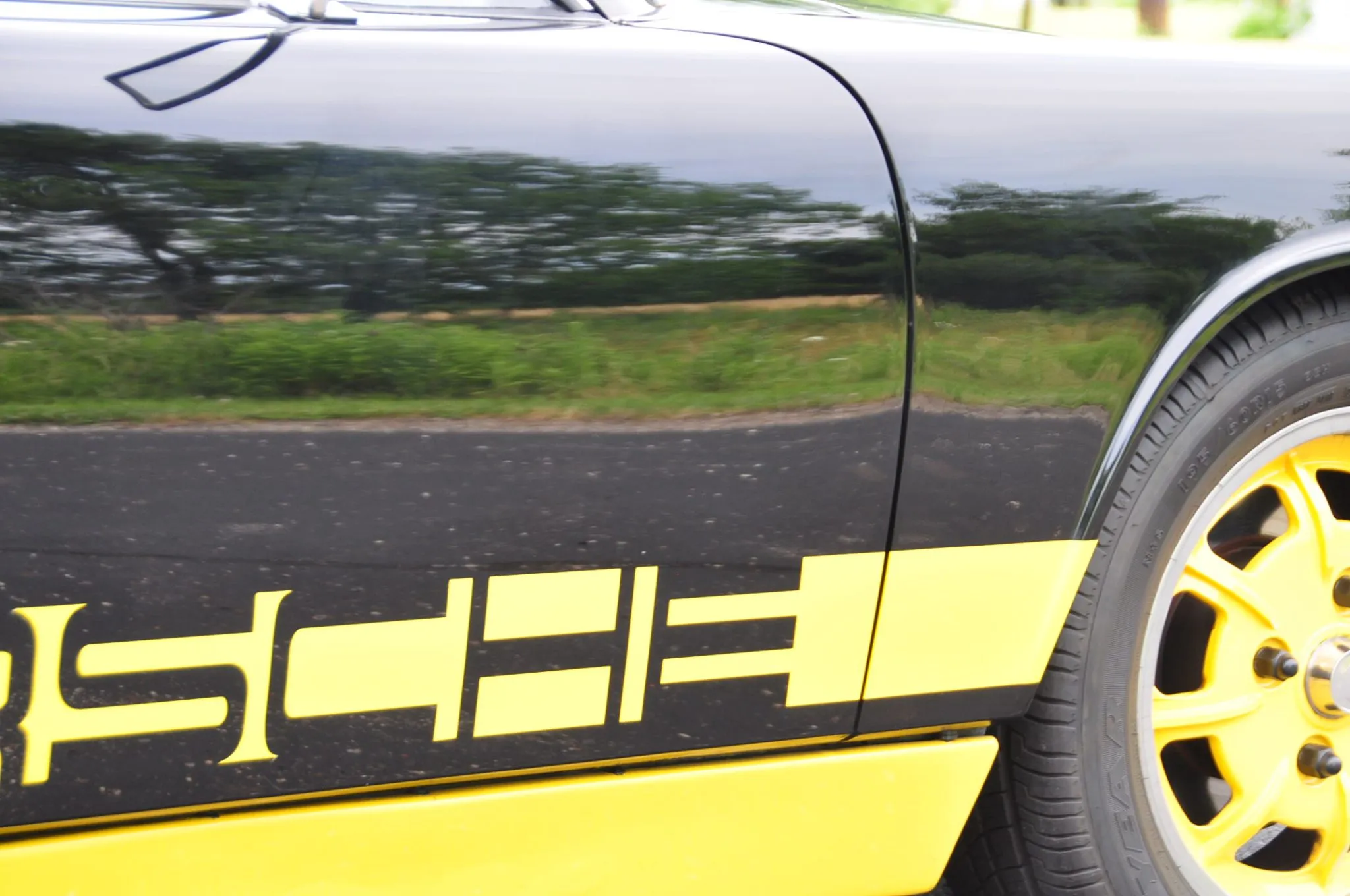 1974 Porsche 914 2.0 in LE Bumble Bee