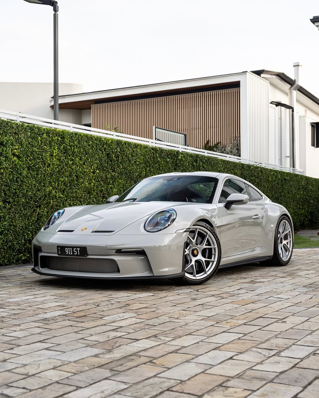 2025 Porsche 911 S/T in Mode Grau